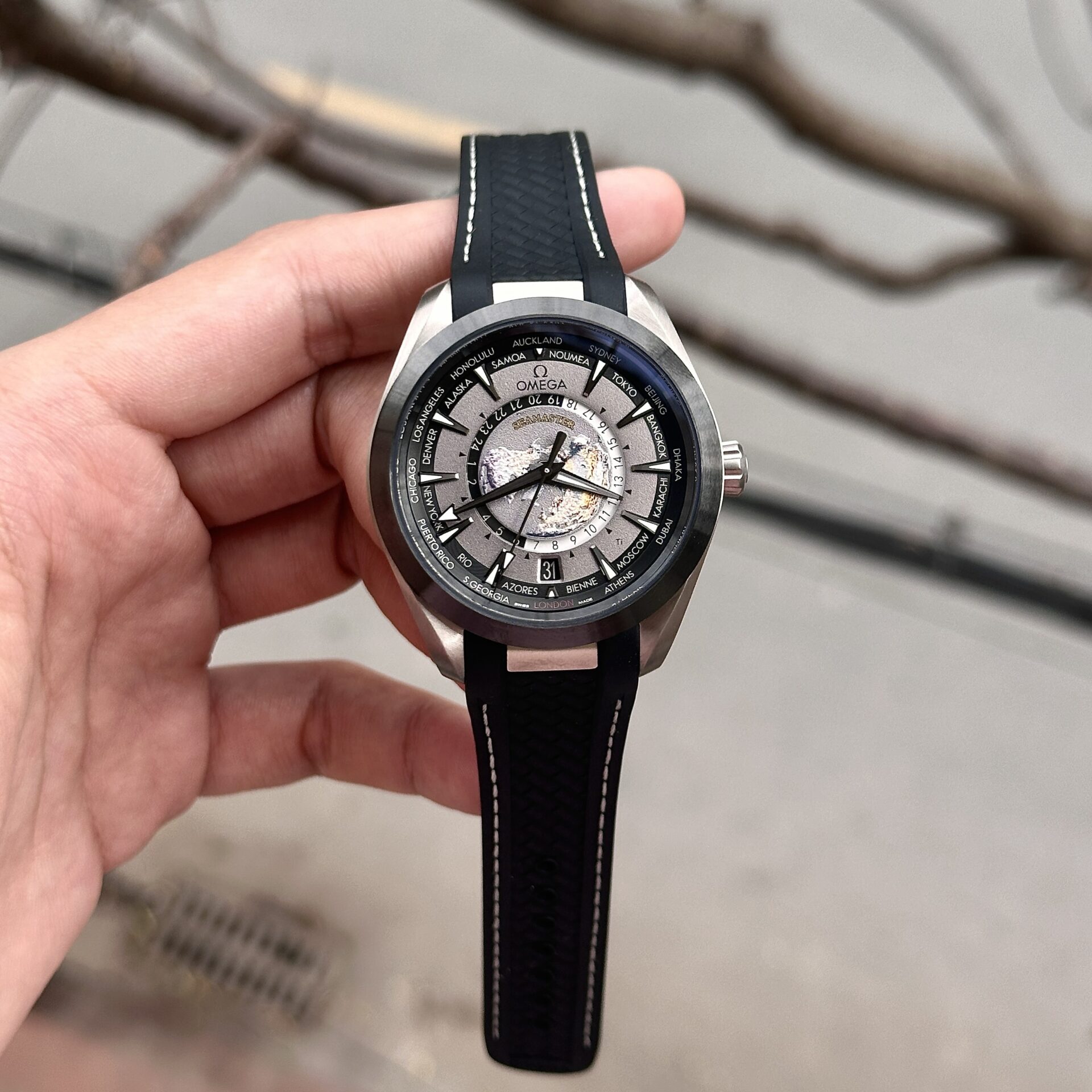 Omega Replica Watch Aqua Terra Worldtimer Gray Dial Rubber Strap VS Factory 43mm - Elite Watch Atelier