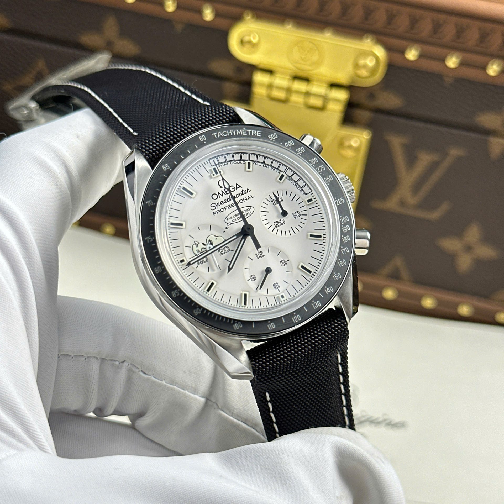 Omega Speedmaster Apollo 13 Silver Snoopy Luxury Imitation Watches Fabic Strap OM Factory 42mm - Top club