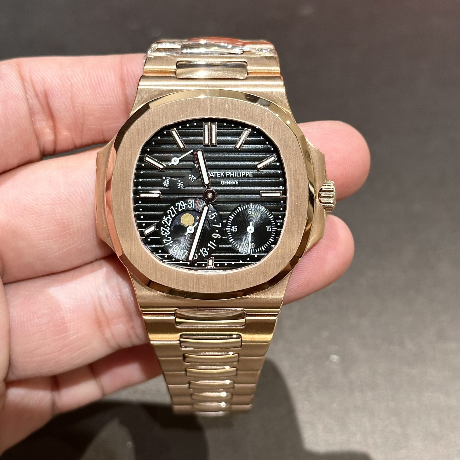 Patek Philippe Nautilus 5712 Replica Watch Black Dial GR Factory 40mm - Top club