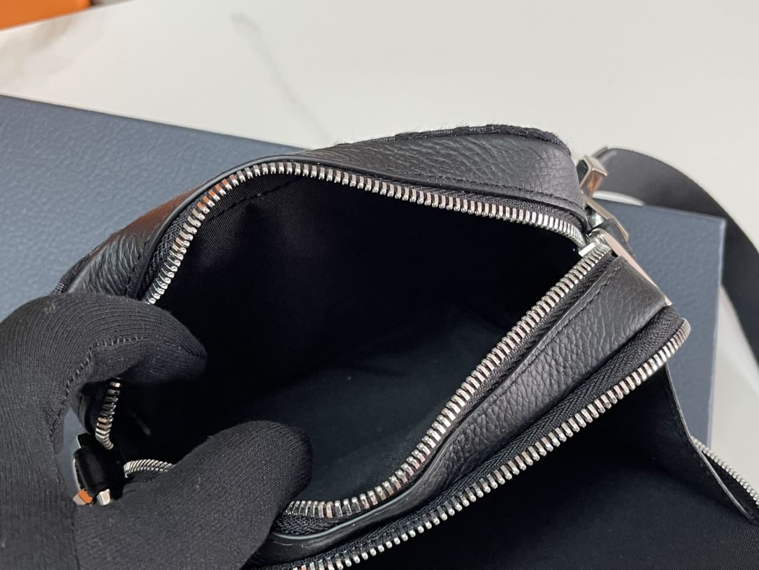 Pouch With Strap Black/Beige For Women‎ 6.5in/17cm CD 2OBBC119YSE_H03E1:1High-quality replica