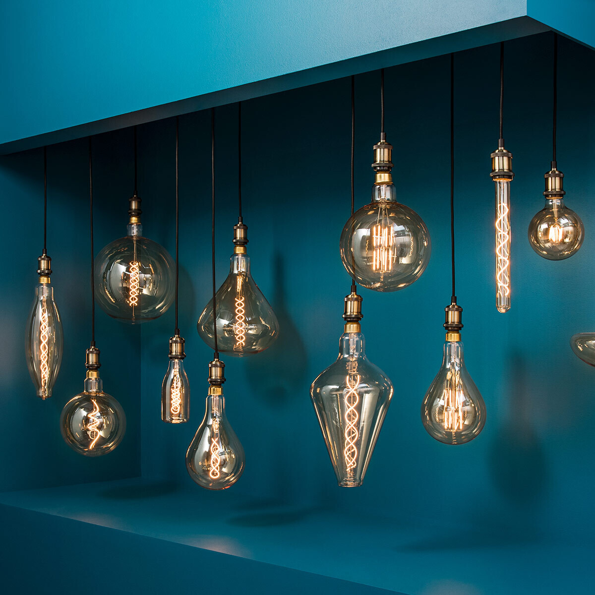 LED bulb "Globe" Twisted Amber, D.13 cm, E27