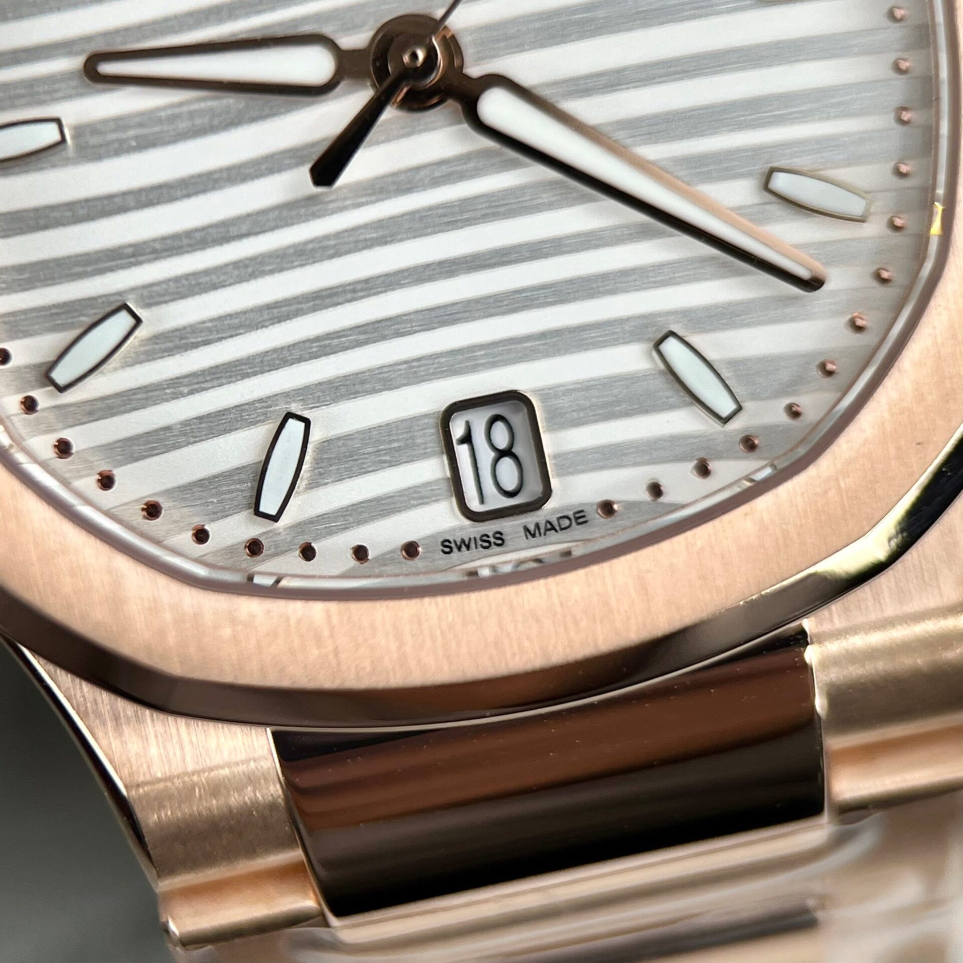 Patek Philippe Best Replica Watch Nautilus 7118 Gold Wrapped White Dial 3K Factory 35.2mm - Top club