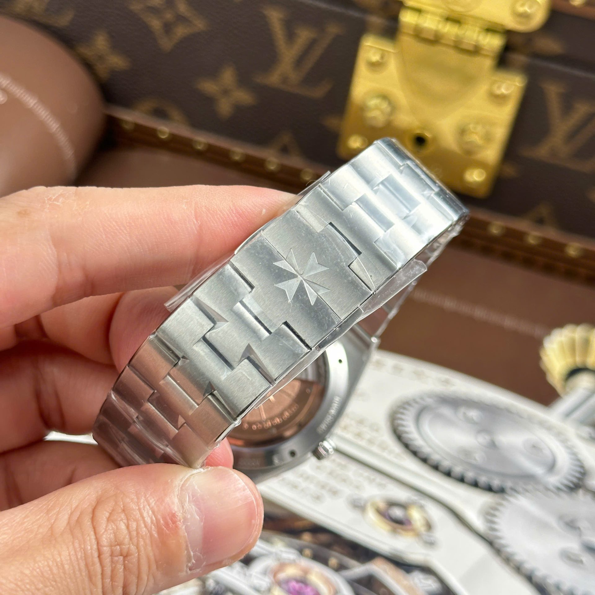 Vacheron Constantin Overseas Ultra-Thin 2000V Knock Off Watches White Dial Metal Wire 8F Factory 40mm - Top club
