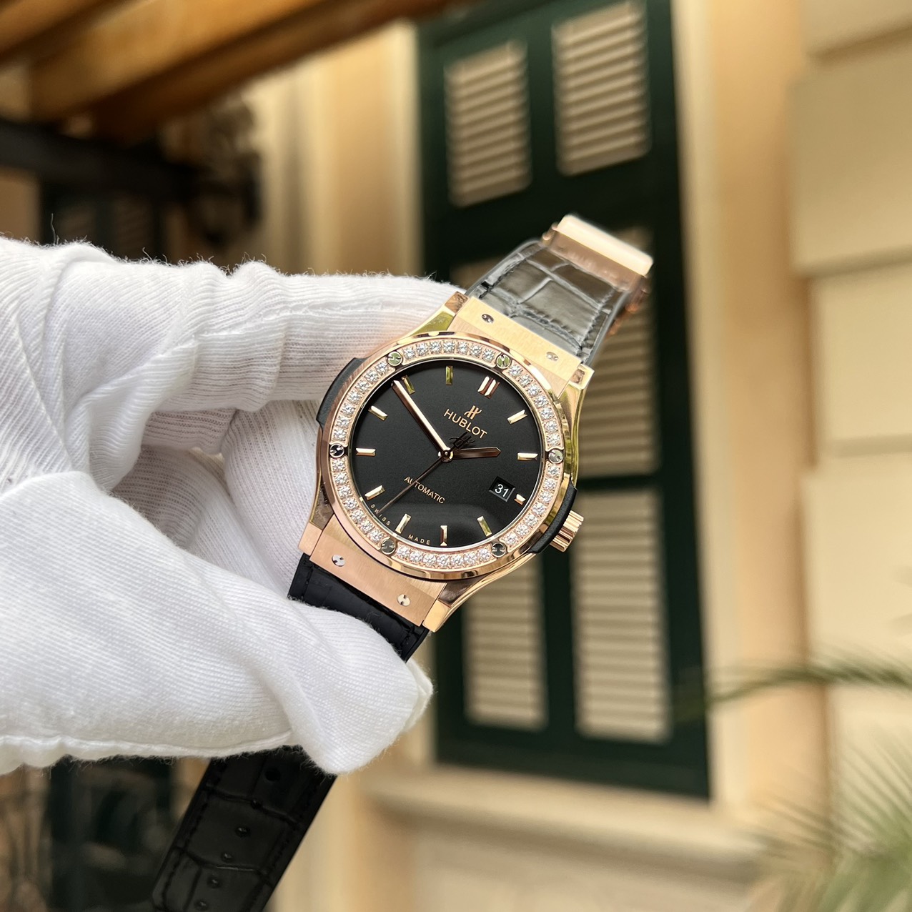 Hublot Replica Watch Classic Fusion King Gold Black Dial With Diamond Bezel 42mm - Elite Watch Atelier