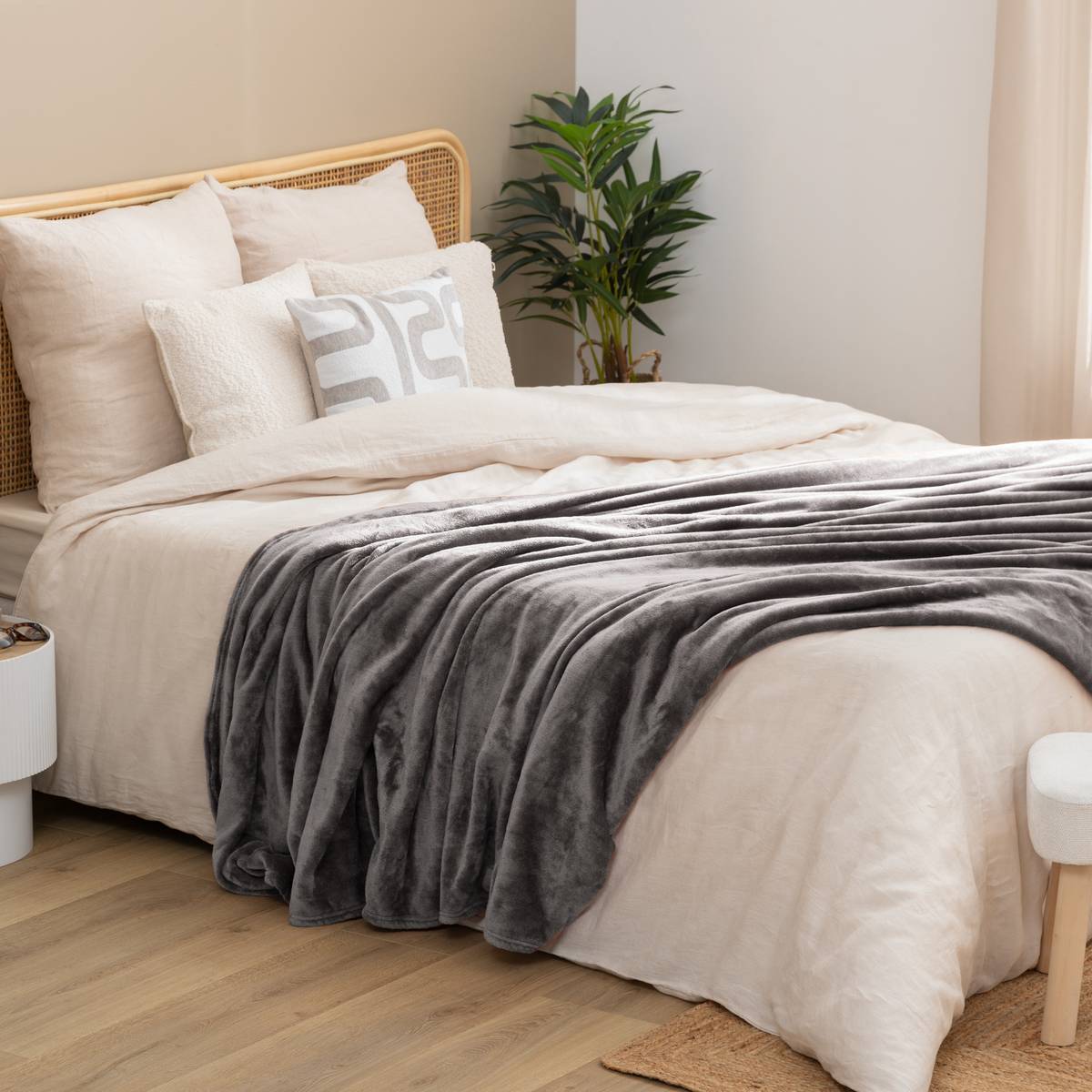 Flannel Throw "Ollis" Dark gray, 260x240 cm