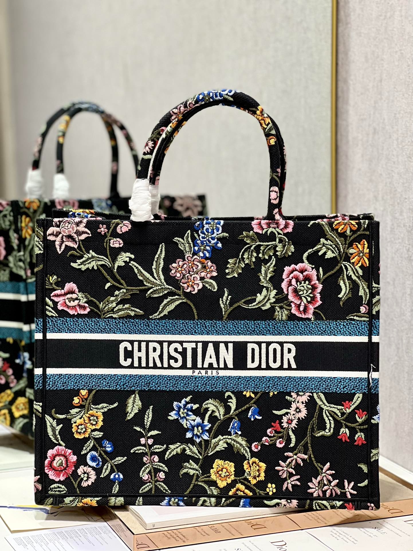 Large Dior Tote Bag Black/White For Women 16.5 in/ 42cm M1286ZEAU_M9111:1High-quality replica