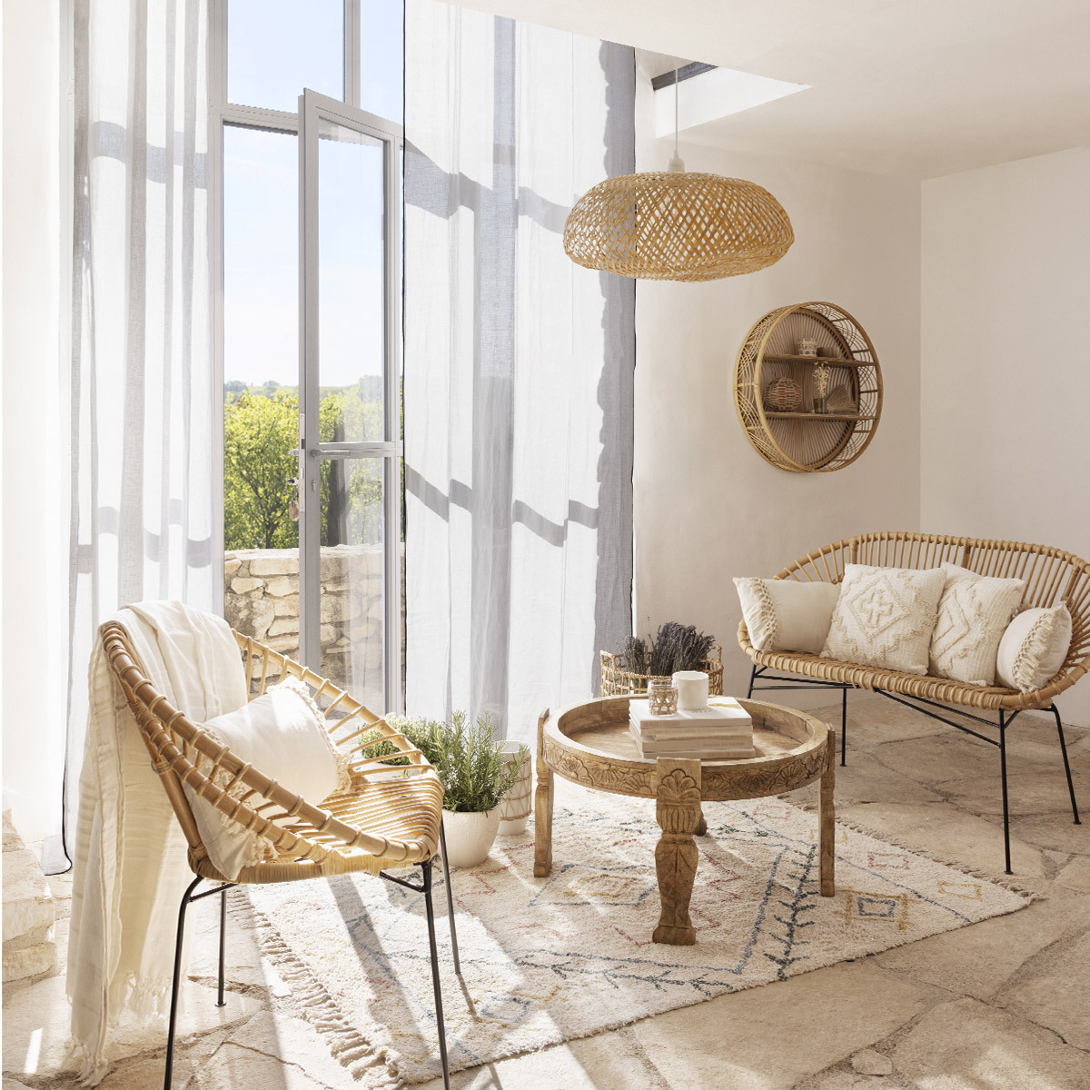 Side table "Gypsy" Mango wood, D.51 cm