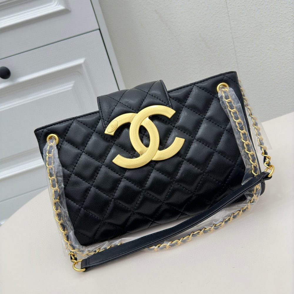 Chanel Vintage large double c