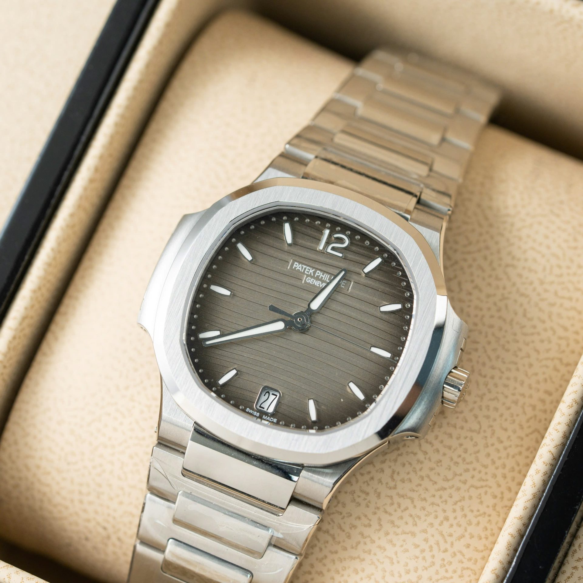 Patek Philippe Nautilus 7118 Replica Watch Grey Dial 3K Factory 35.2mm - Top club