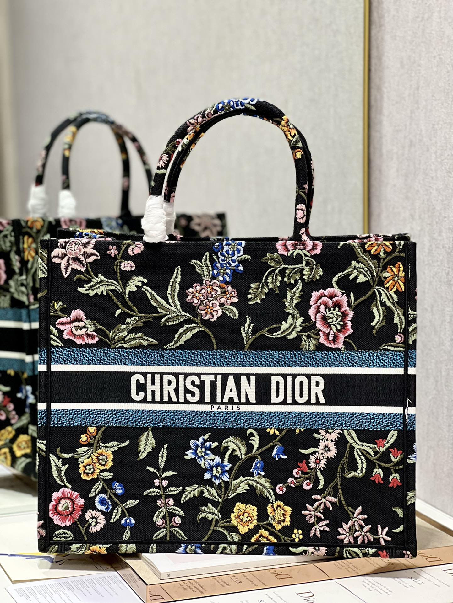 Large Dior Tote Bag Black/White For Women 16.5 in/ 42cm M1286ZEAU_M9111:1High-quality replica