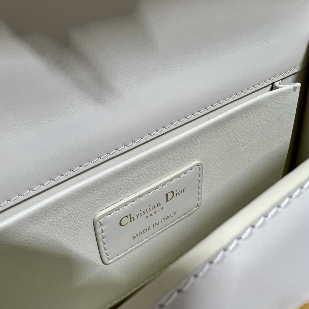 Dior Christian Dior 30 Montaigne East West Bag With Chain White For Women 8.5in/21.5cm M9334UHEL_M0301:1High-quality replica