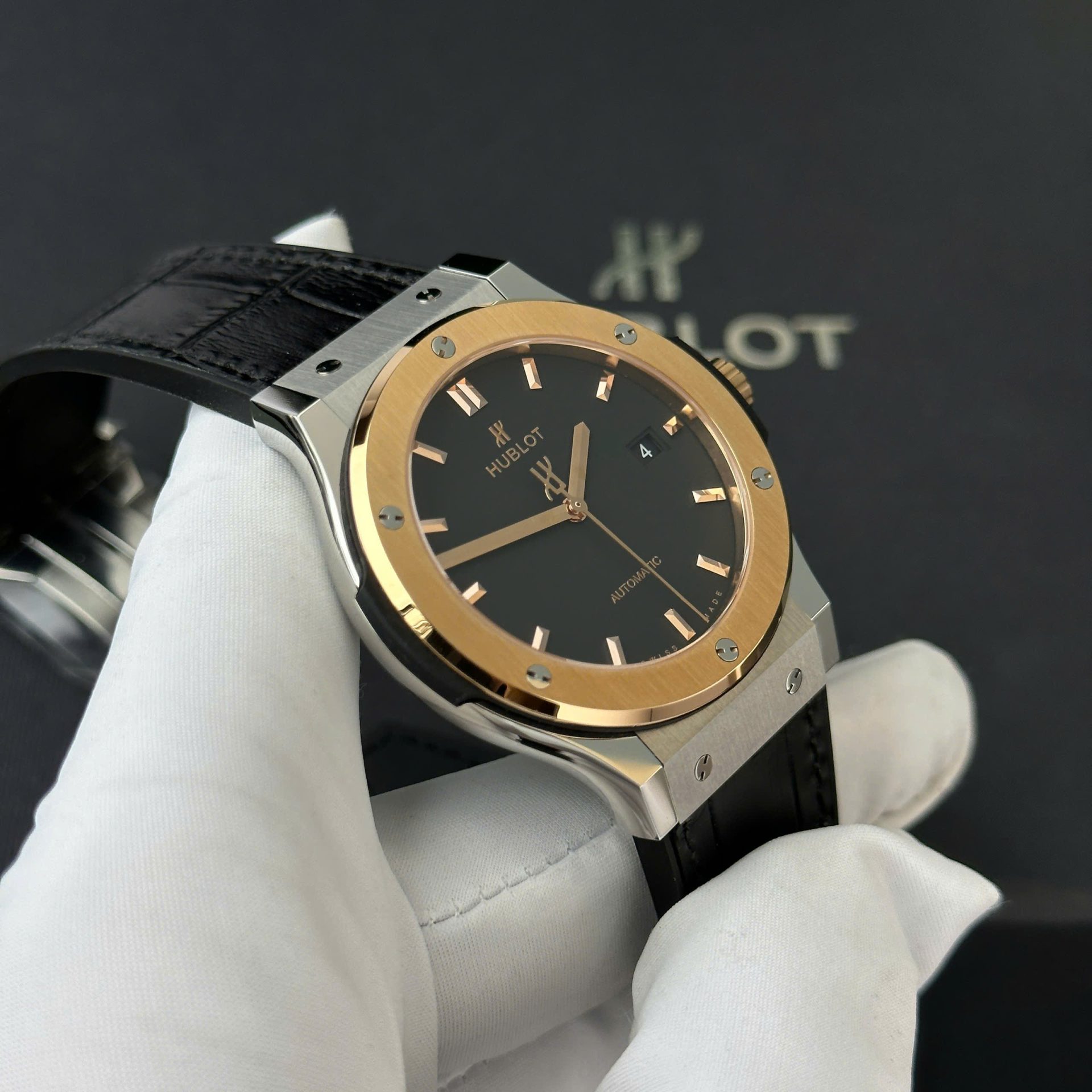 Hublot Classic Fusion Replica Watches Black Dial King Gold Bezel 42mm - Top club
