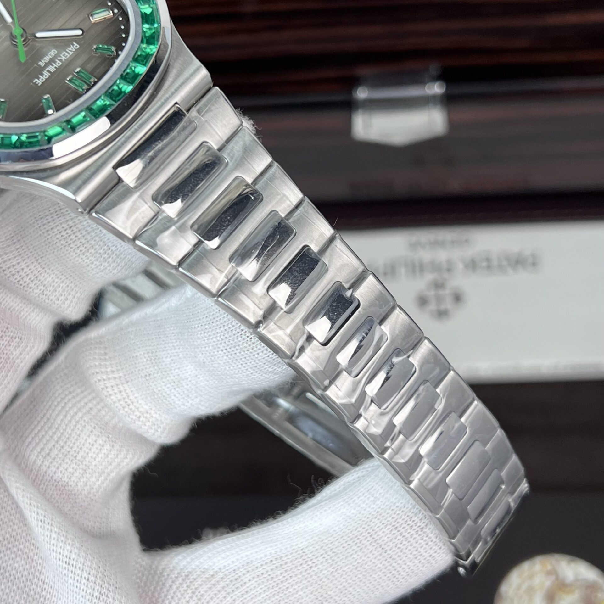 Patek Philippe Nautilus 5723 Replica 1:1 Watch Gray Dial Blue Diamond 40mm - Top club