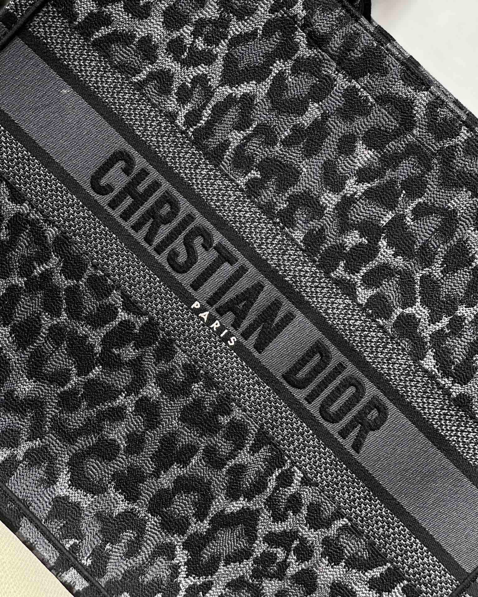 Christian Dior Large Dior Book Tote Gray Multicolor , For Women, Women’s Handbags 16.5in/42cm CD M1286ZRHM_M8421:1High-quality replica