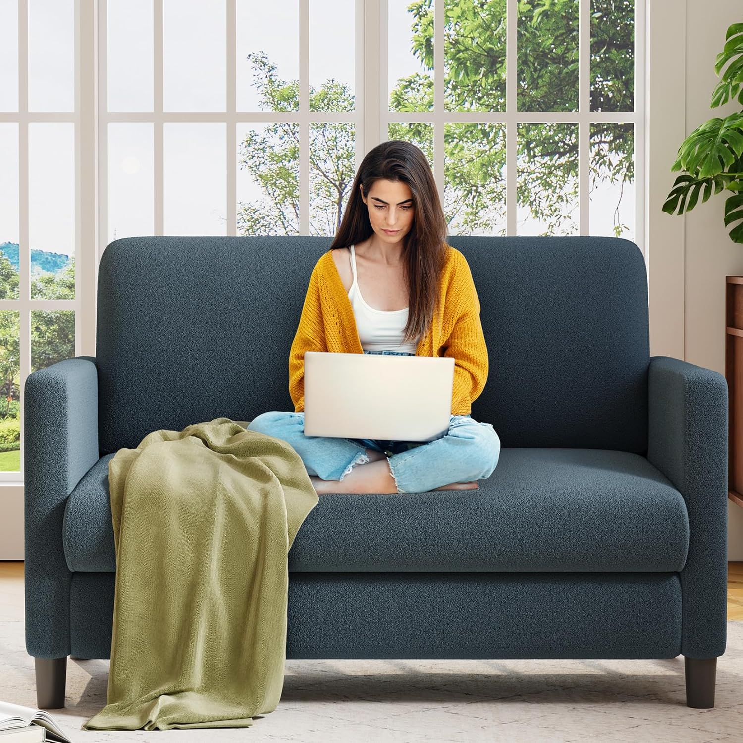 Welzona Loveseat, 51