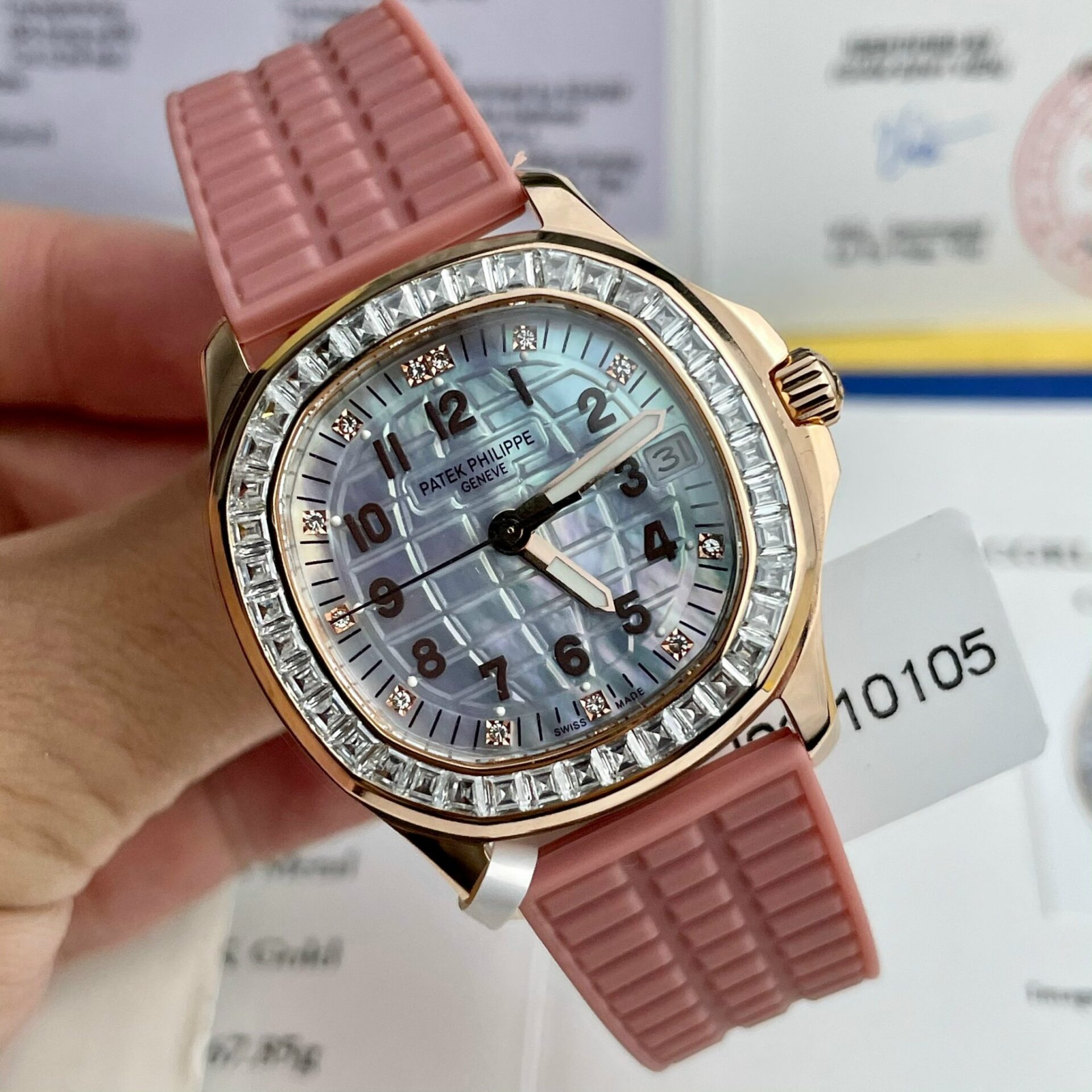 Patek Philippe Replica Watch Aquanaut 5072R Gold Wrapped Moissanite Diamond 35.6mm - Elite Watch Atelier