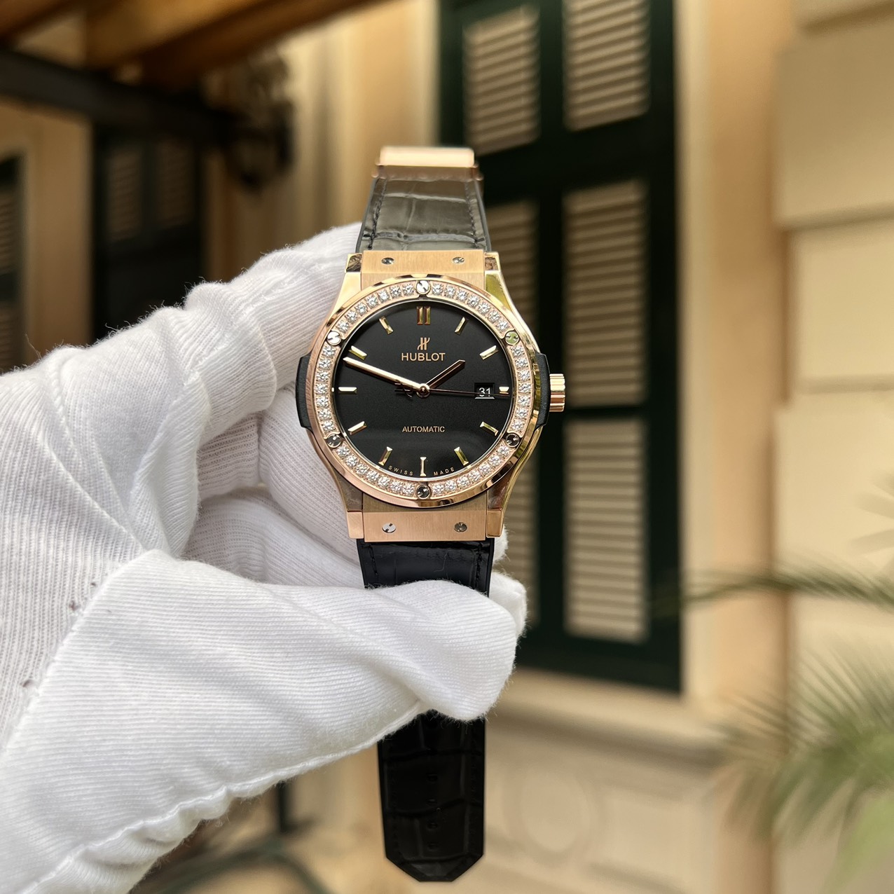 Hublot Replica Watch Classic Fusion King Gold Black Dial With Diamond Bezel 42mm - Elite Watch Atelier