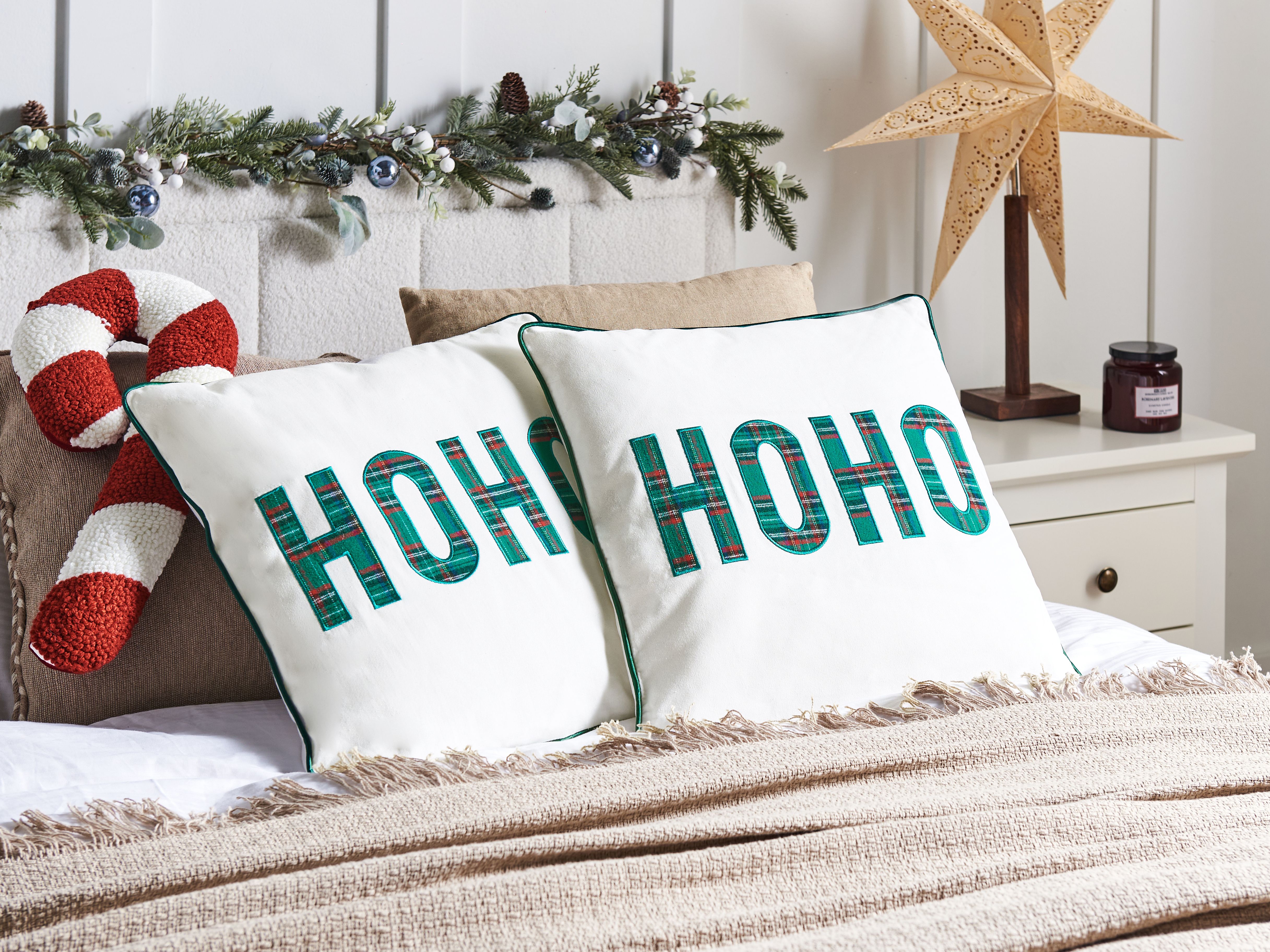 Set of 2 Decorative Cushions JOYCANDY Cotton 45 x 45 cm White Christmas Motif
