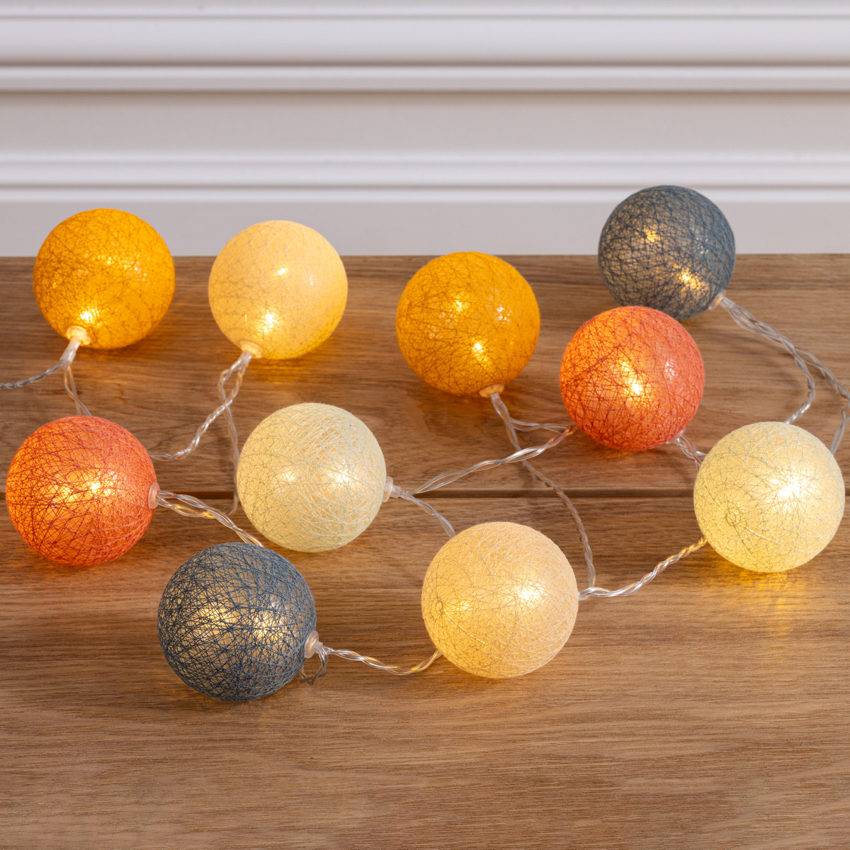 "Oya" battery-operated 10-ball LED garland Multicoloured, L.175 cm