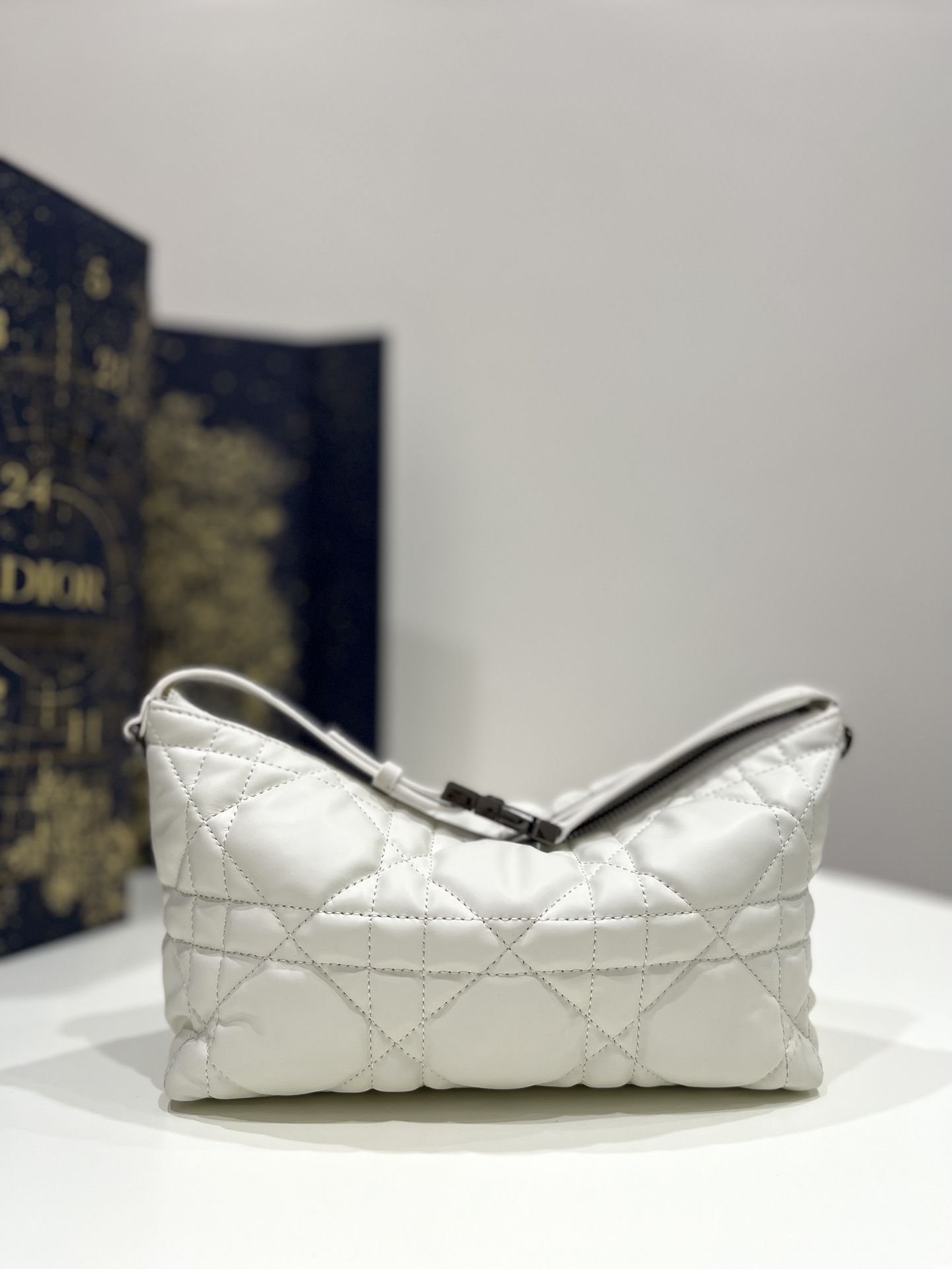 Medium Diortravel Nomad Pouch Black/White For Women 8.5in/ 22cm S5554BMIG_M9001:1High-quality replica