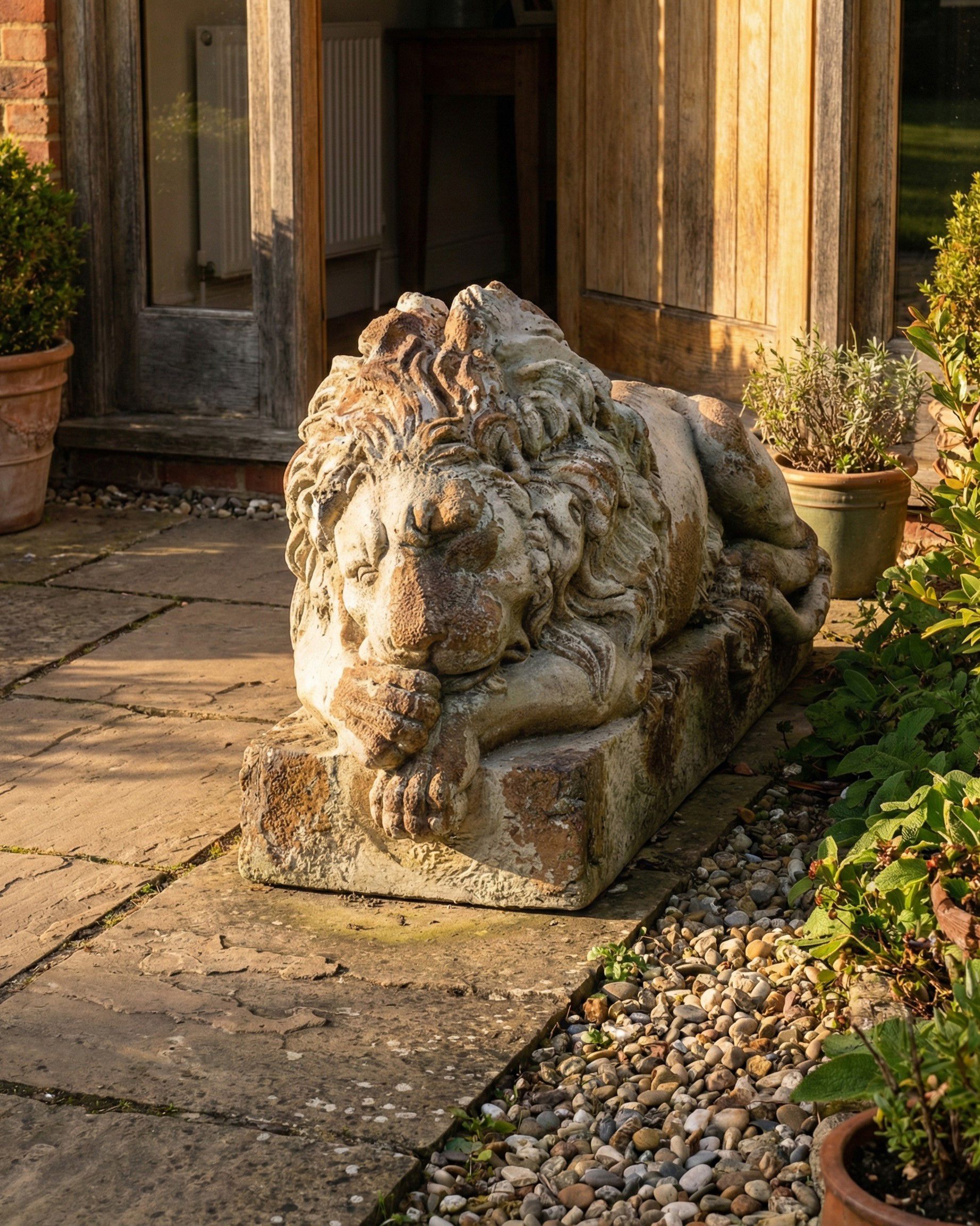 Garden Statue LARI Lion Beige