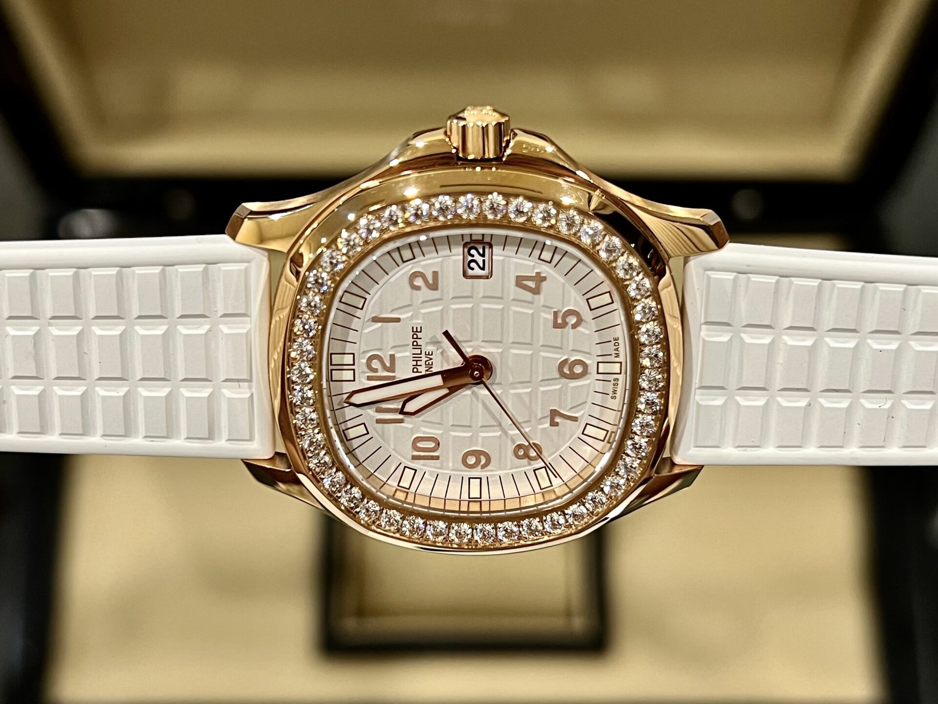 Patek Philippe Aquanaut 5067A Replica Watch White With Stone Bezel 35.6mm - Top club