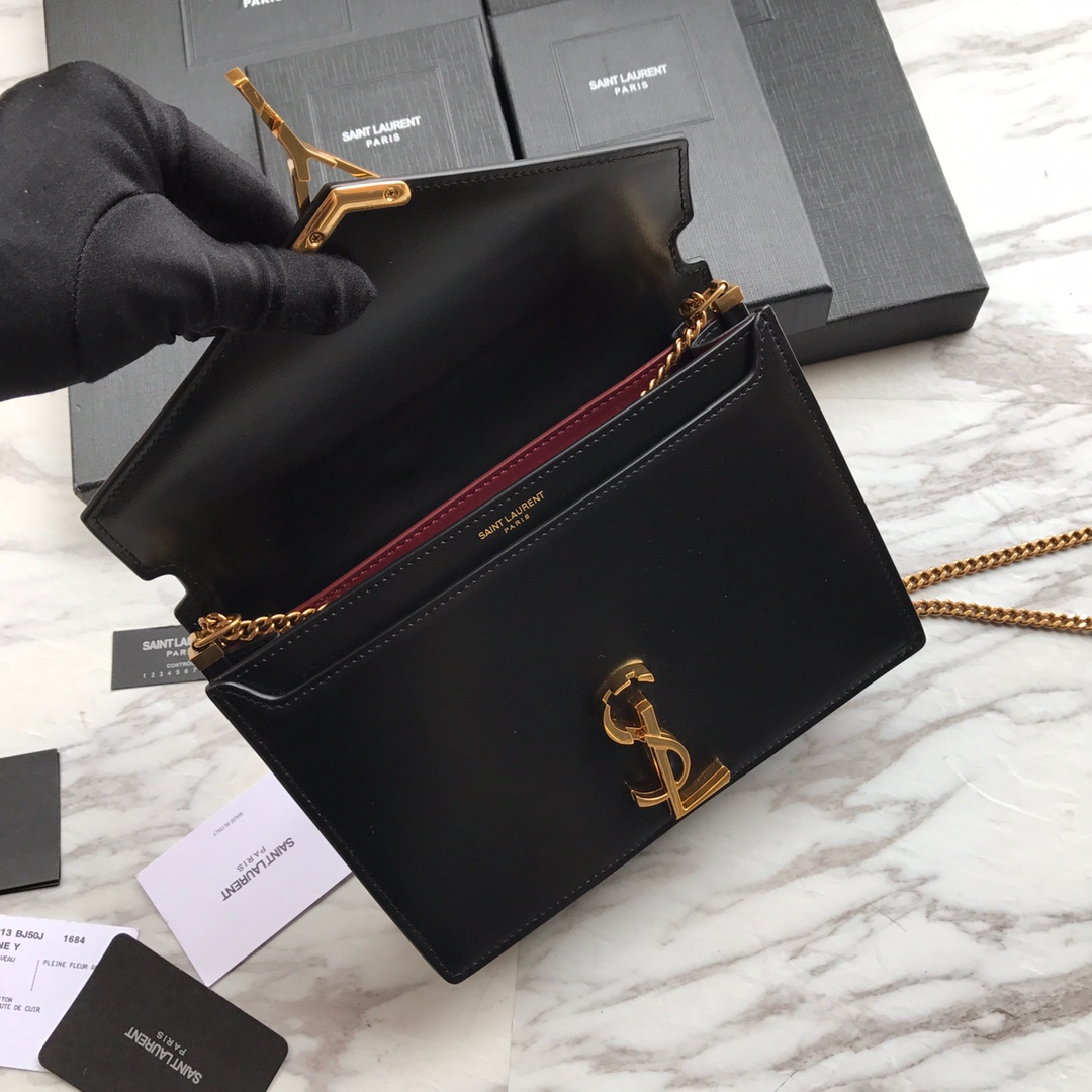 CASSANDRA MONOGRAM CLASP BAG IN OSTRICH1:1High-quality replica
