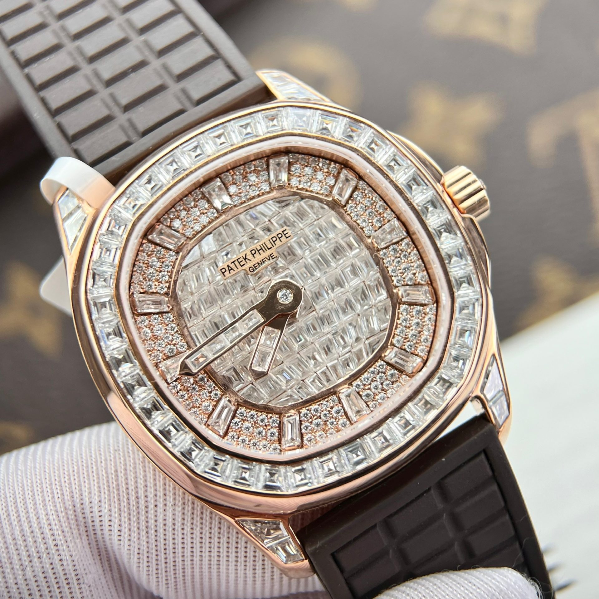 Patek Philippe Replica 1:1 Watch Aquanaut 5062 Gold Wrapped Moissanite Diamond 35.6mm - Elite Watch Atelier