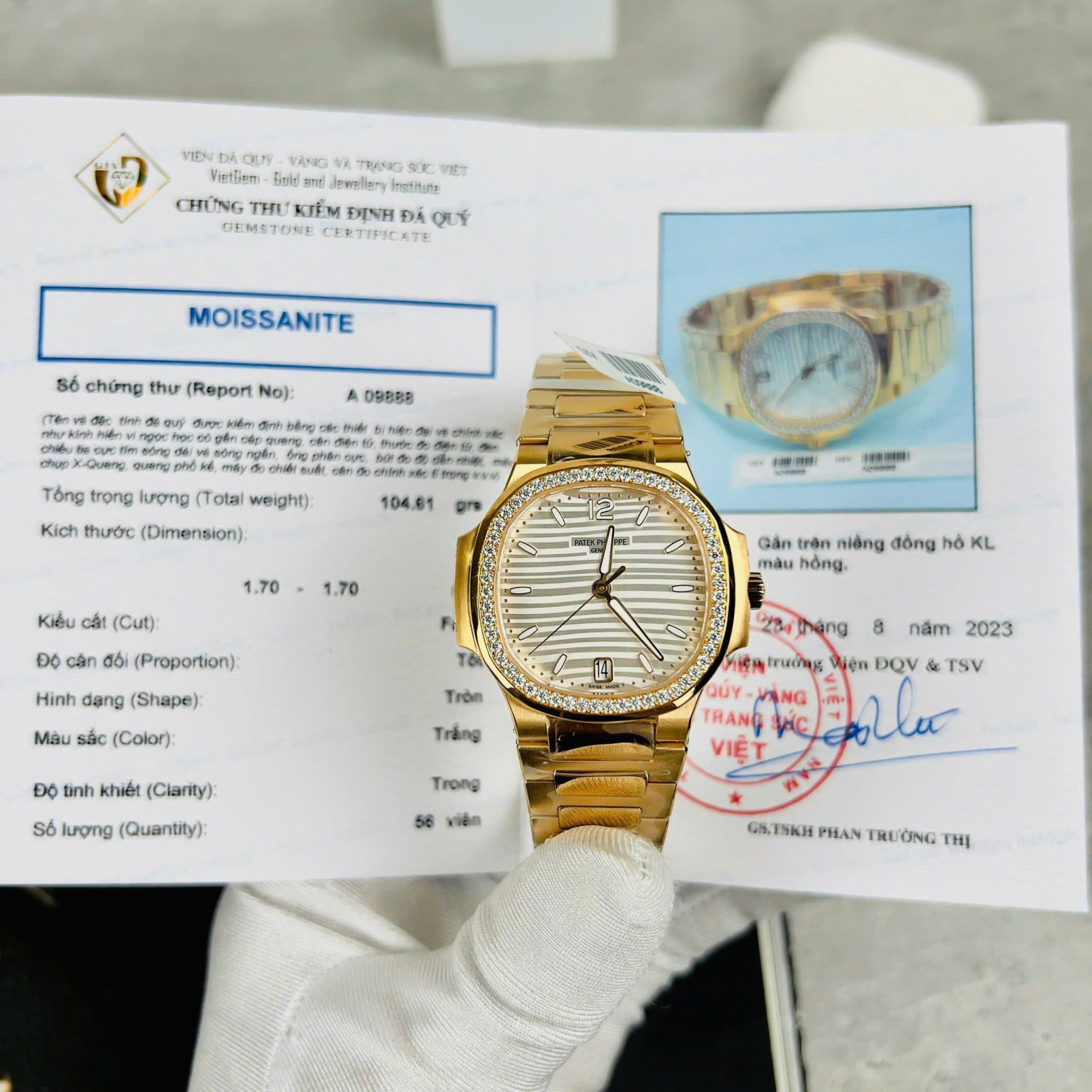 Patek Philippe Nautilus 7118 Best Replica Watches White Dial Bezel Moissanite Diamonds 35.2mm - Elite Watch Atelier