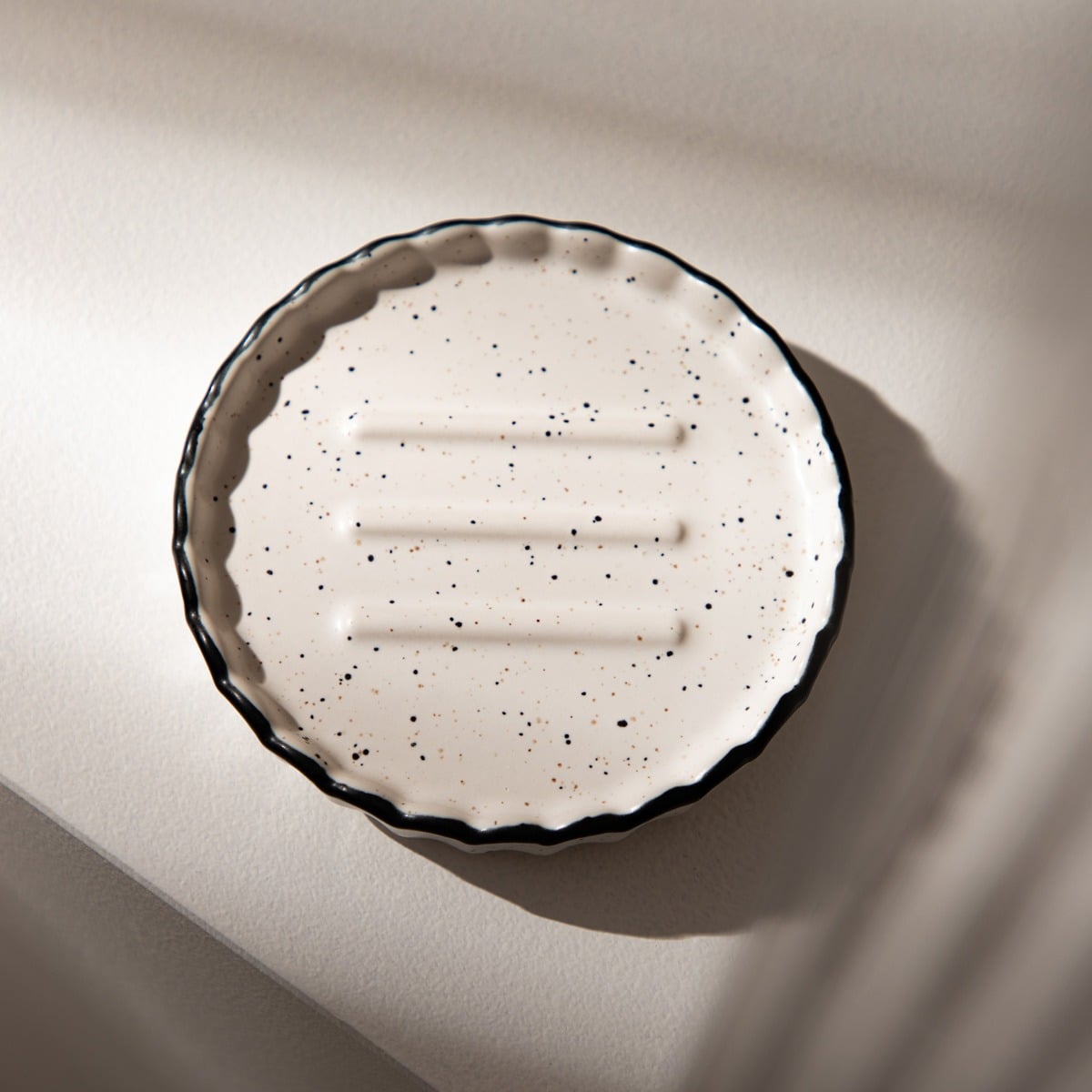 Mydelniczka SCALLOP ceramiczna 11x2,3 cm