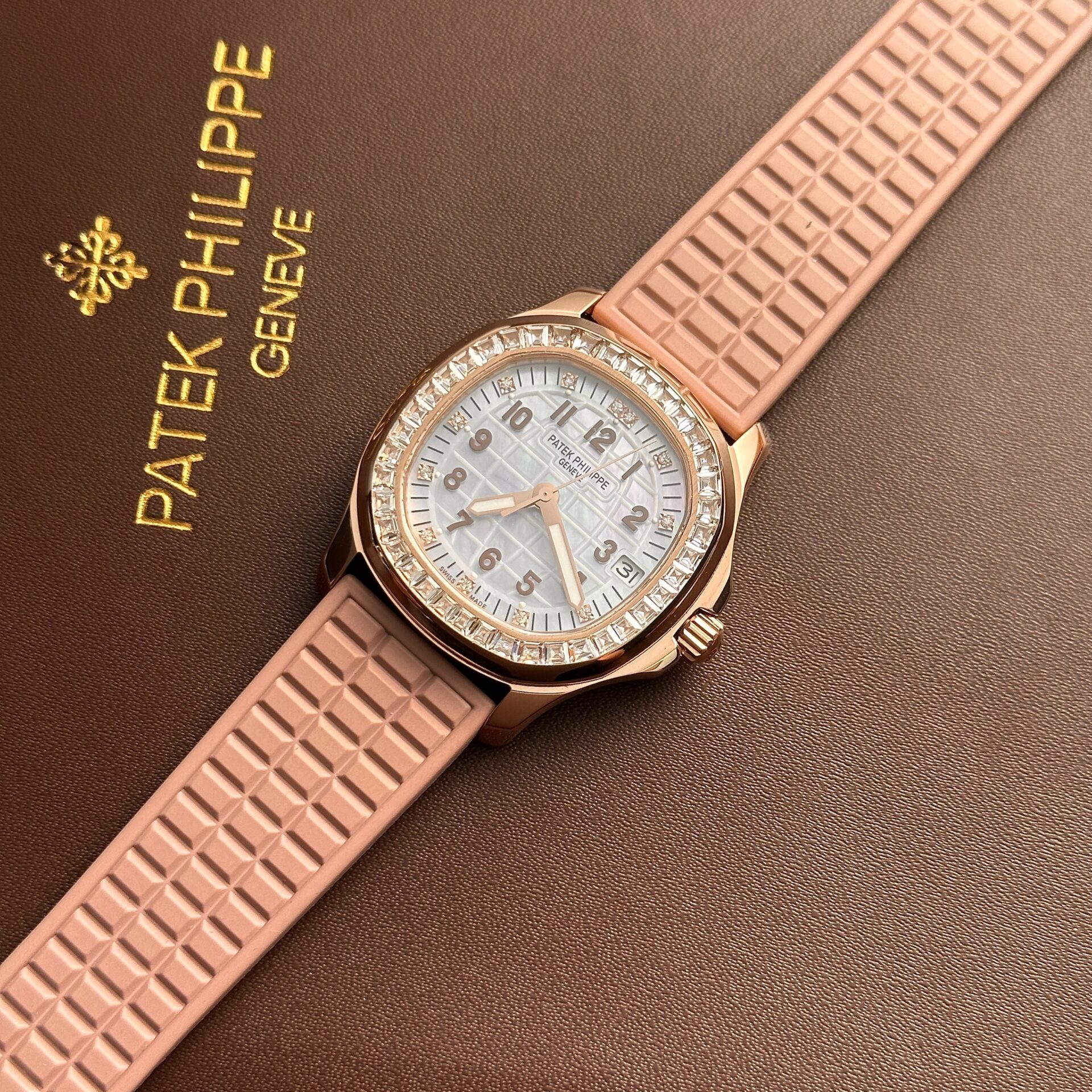 Patek Philippe Aquanaut 5072R Mother of Pearl Replica 1:1 Watch PPF 35.6mm - Top club