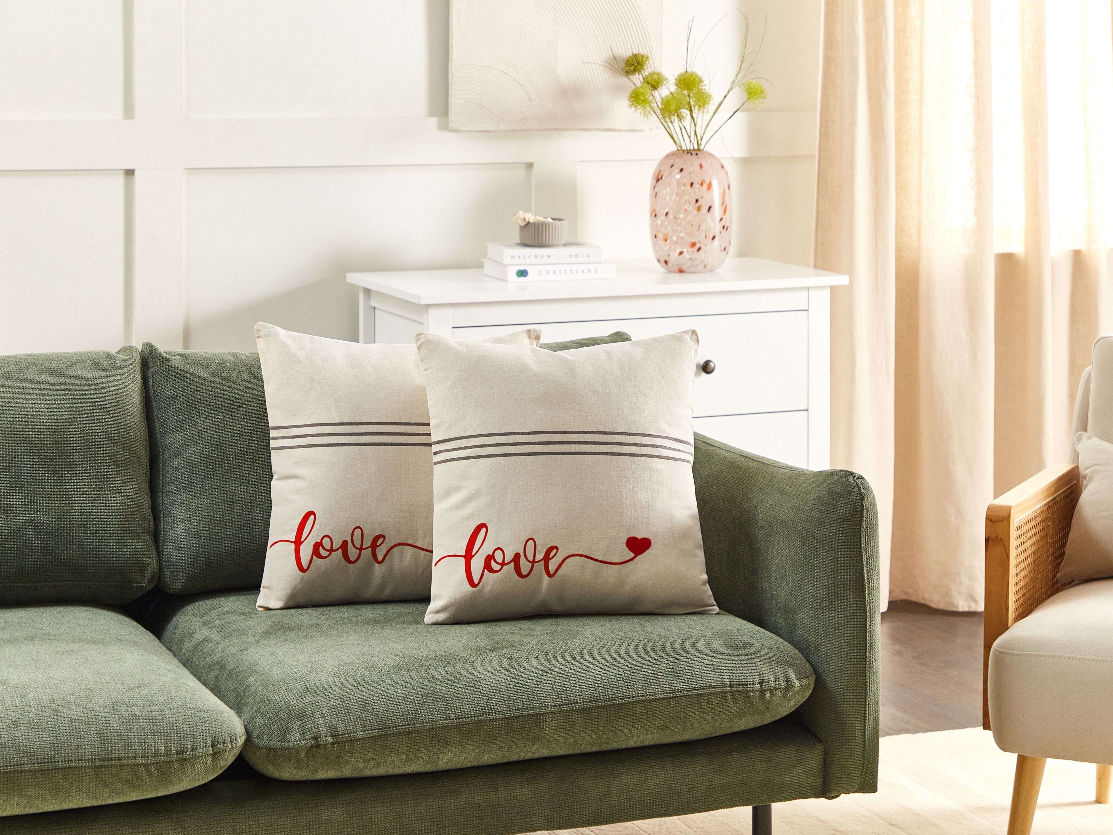 Set of 2 Decorative Cushions PLUMERIA Cotton 45 x 45 cm Beige Text