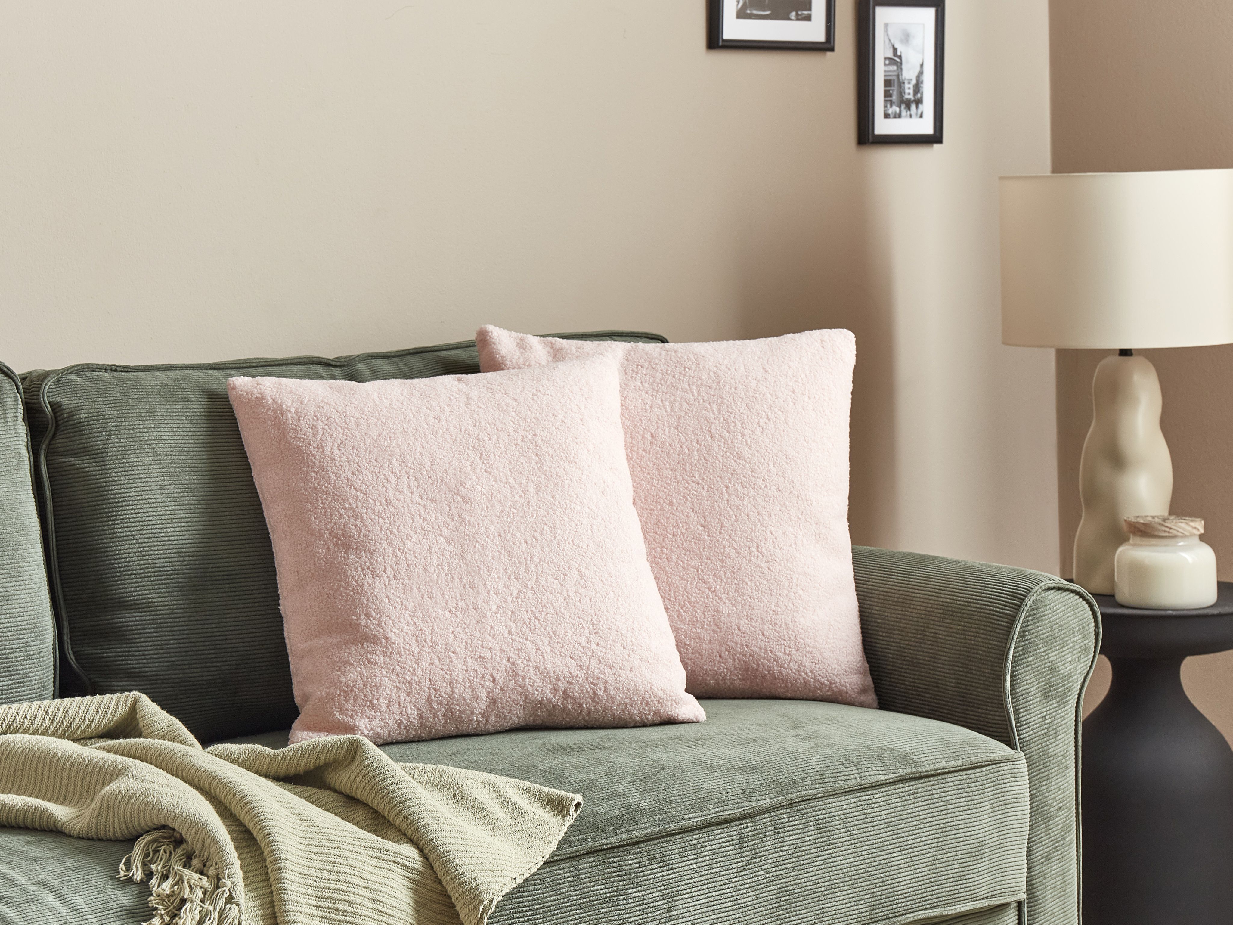 Set of 2 Decorative Cushions LEUZEA Boucle 45 x 45 cm Pastel Pink Solid