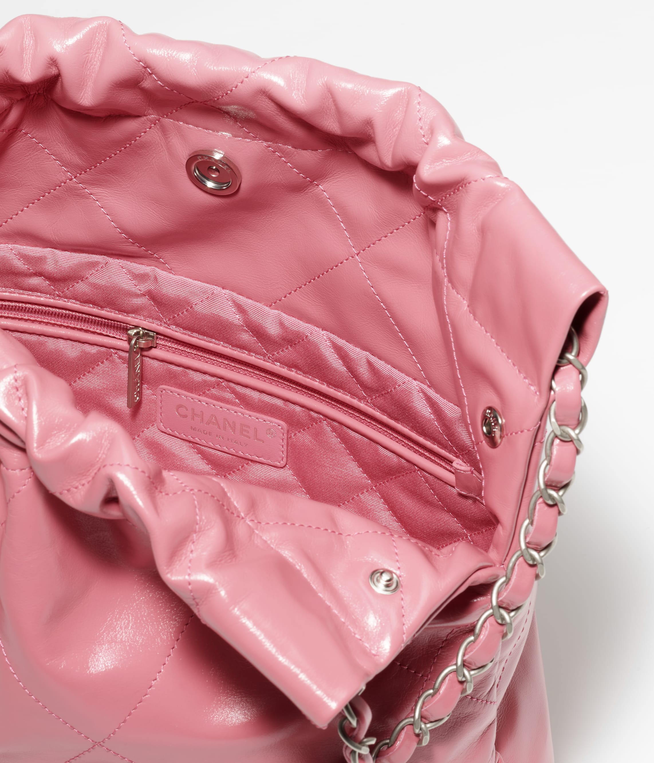 CHANEL 22 SMALL HANDBAG Calfskin & Silver Metal Pink1:1High-quality replica
