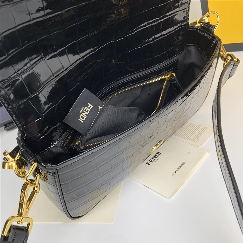 fendi crocodile baguette black - Replicaclubs