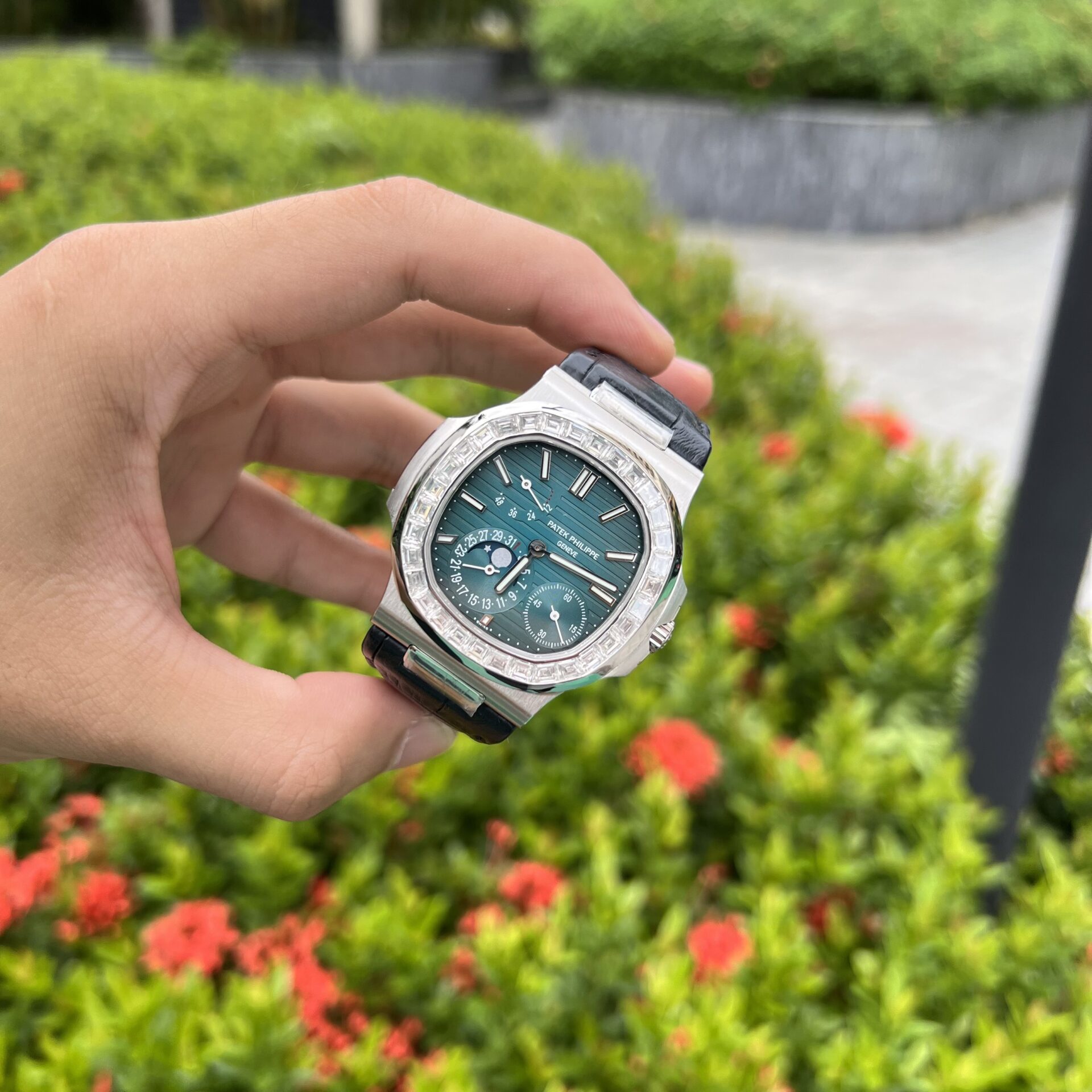 Patek Philippe Replica 11 Watch Nautilus 5722 G Moissanite Diamond Bezel 40mm - Top club