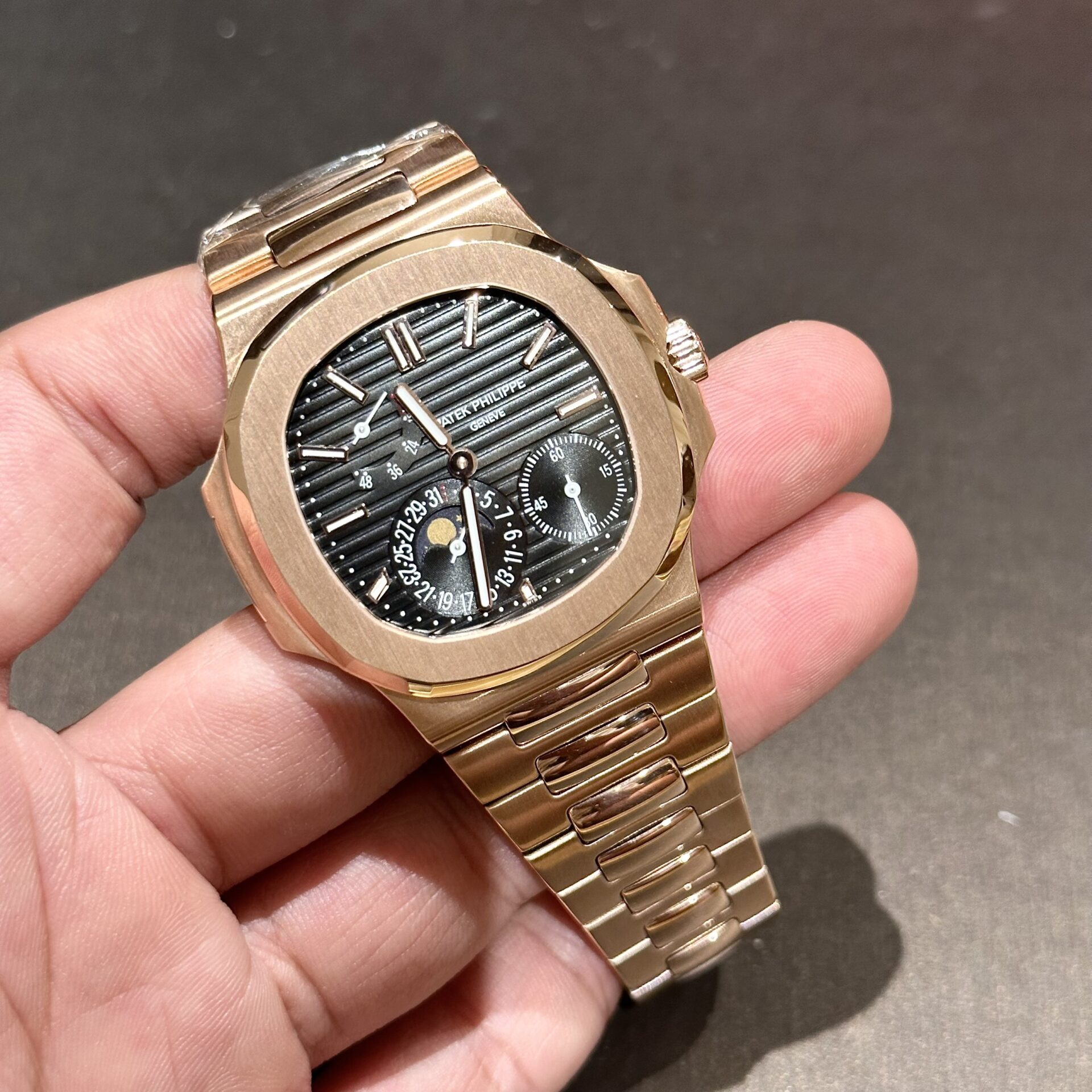 Patek Philippe Nautilus 5712 Replica Watch Black Dial GR Factory 40mm - Top club