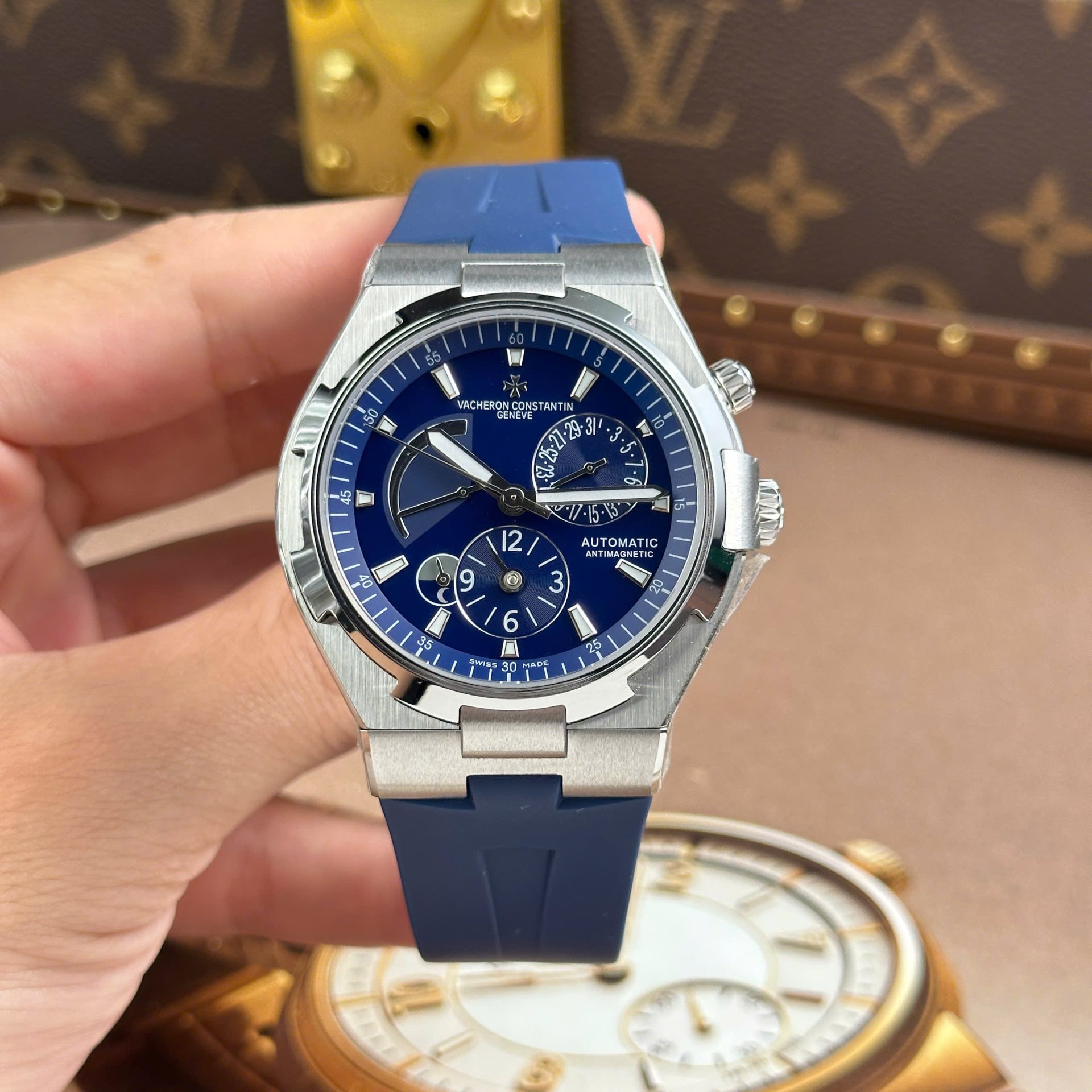 Vacheron Constantin Overseas Dual Time 47450 Replica Watches Blue Dial Rubber Strap 9F Factory 42mm - Top club
