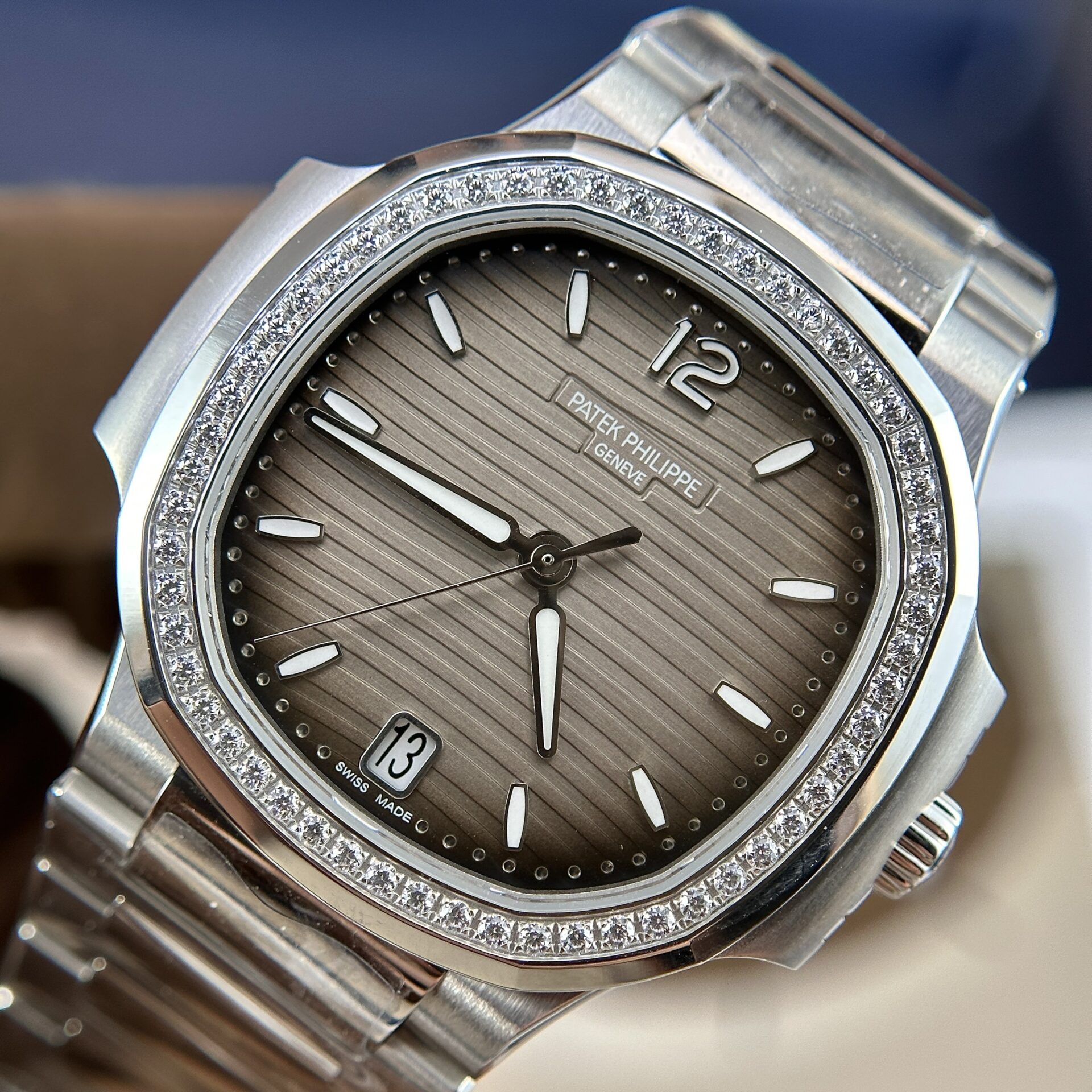 Patek Philippe Nautilus 7118 Replica Watch Grey Dial 3K Factory 35.2mm - Top club