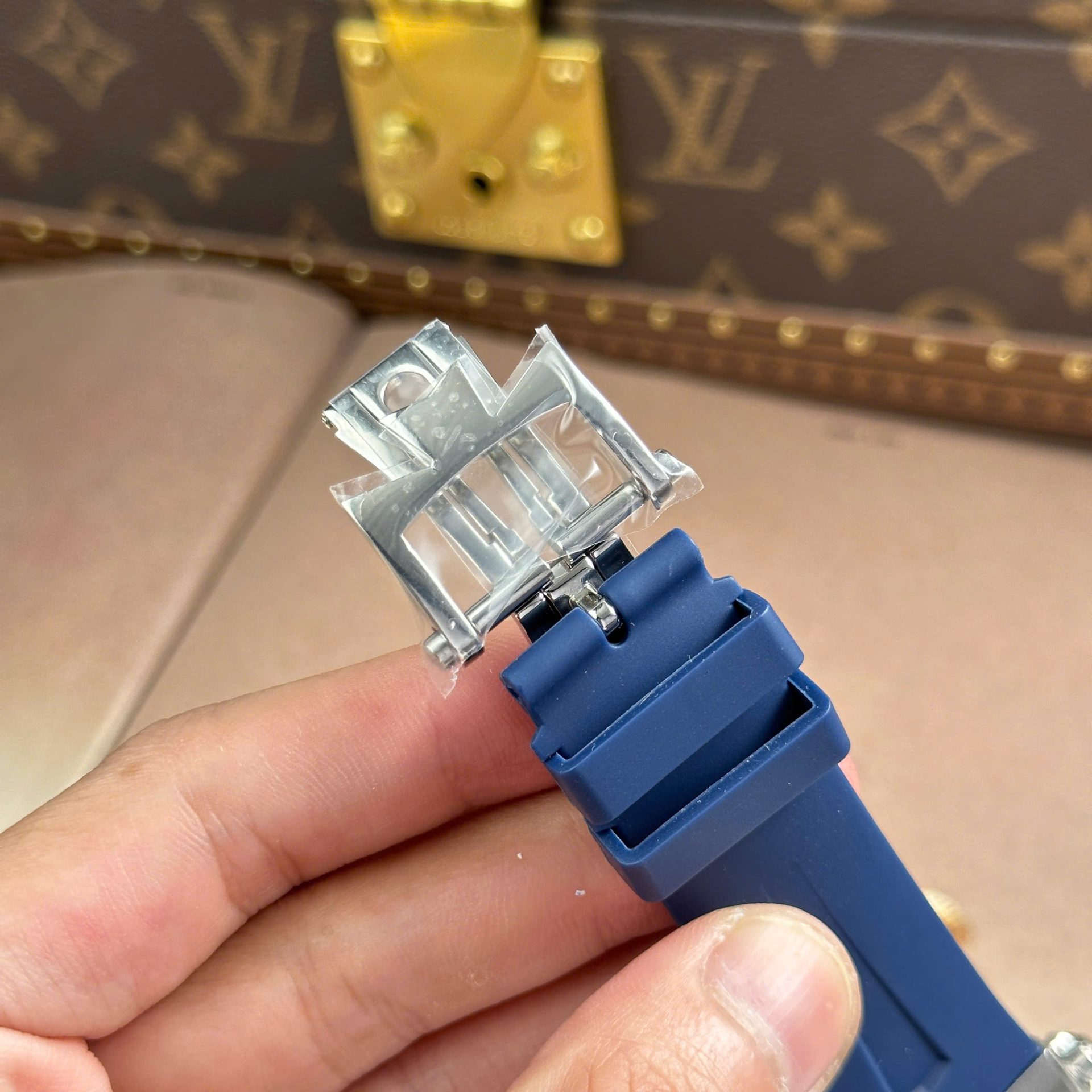 Vacheron Constantin Overseas Dual Time 47450 Replica Watches Blue Dial Rubber Strap 9F Factory 42mm - Top club