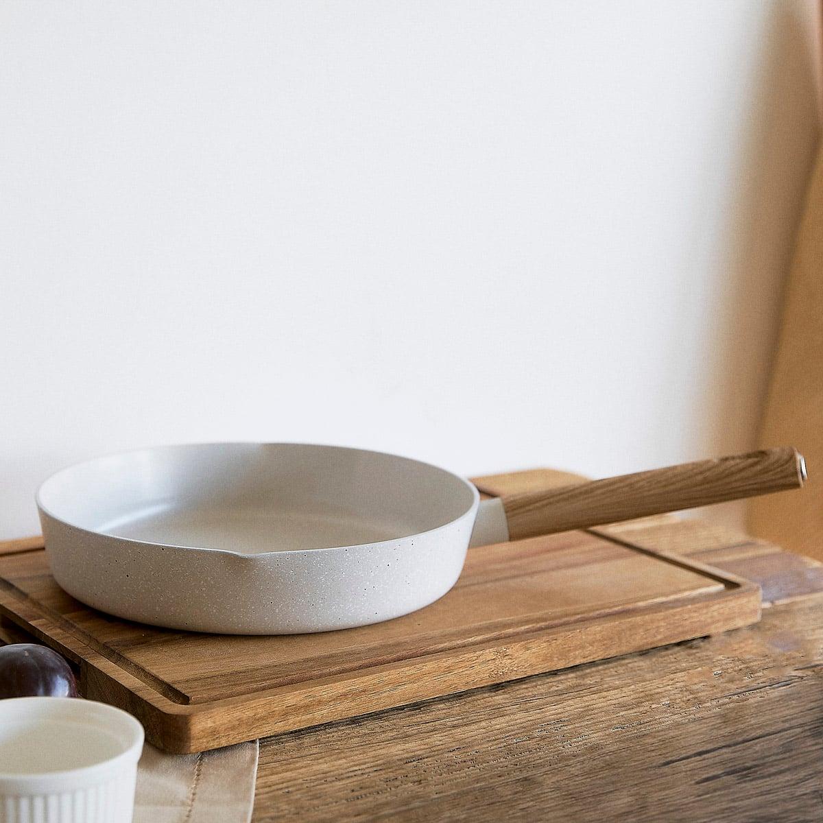 Patelnia LOREBURN z powłoką ceramiczną śmietankowa 24 cm
