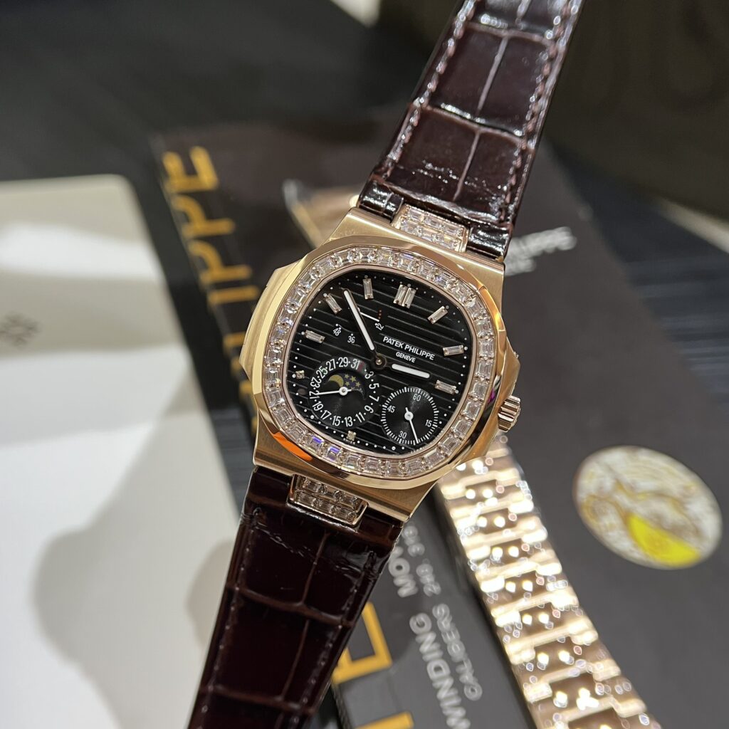 Patek Philippe Replica Watch Nautilus 5724R Gray Dial GR Factory 40mm - Elite Watch Atelier