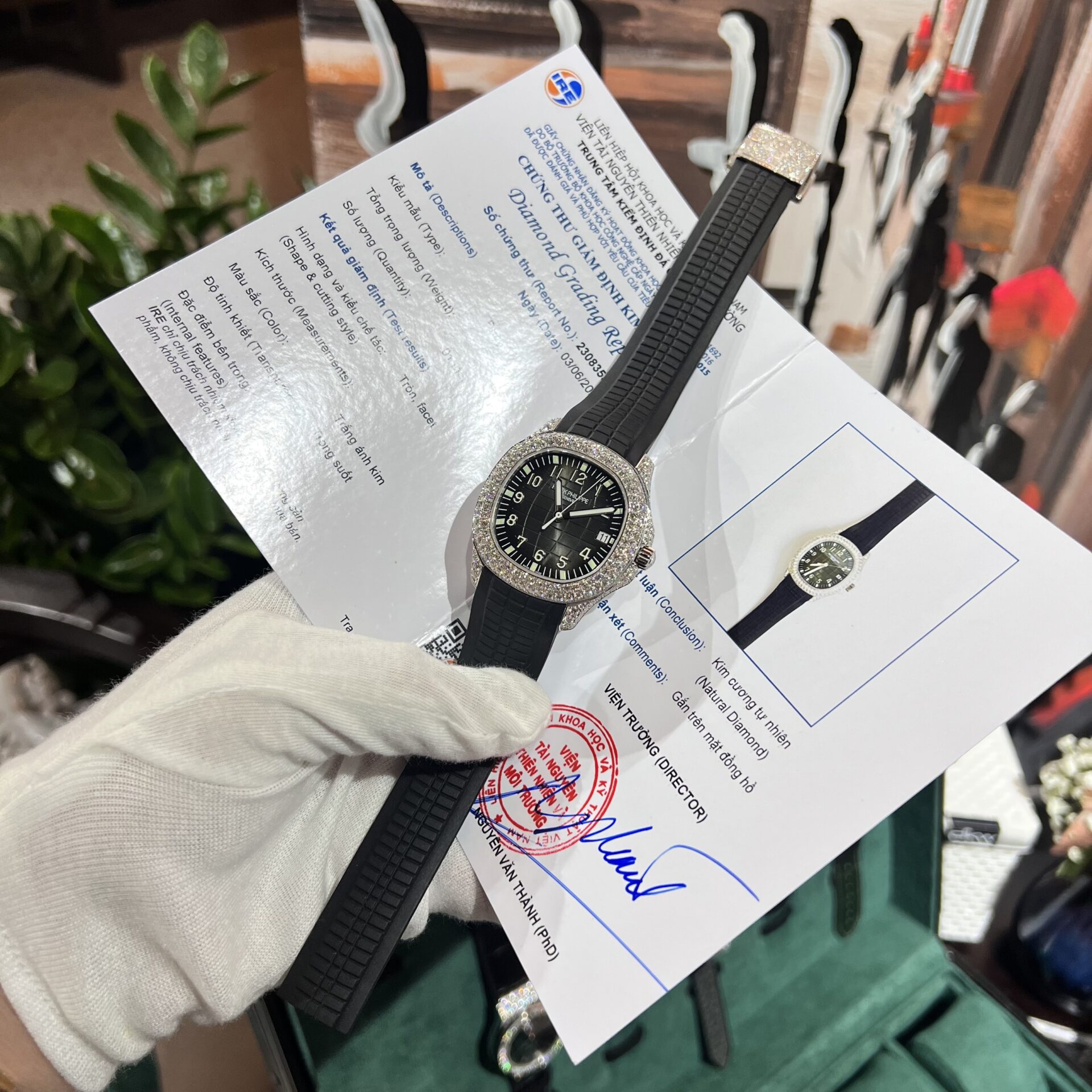 Patek Philippe Aquanaut 5167 With Diamond Natural Rubber Strap 40mm - Elite Watch Atelier