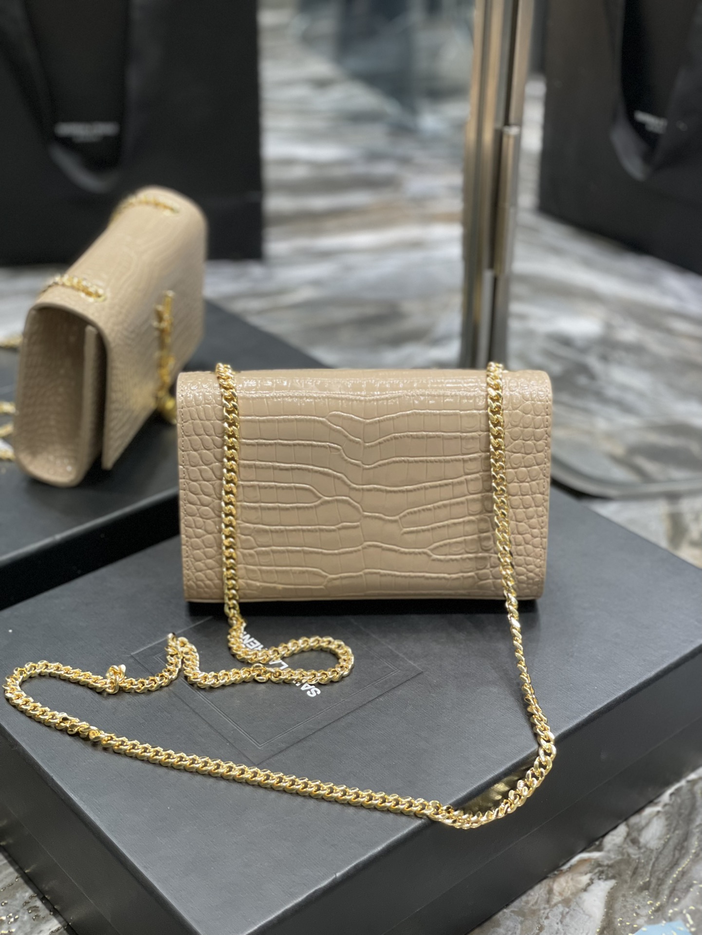 KATE SMALL CHAIN BAG IN GRAIN DE POUDRE EMBOSSED LEATHER1:1High-quality replica