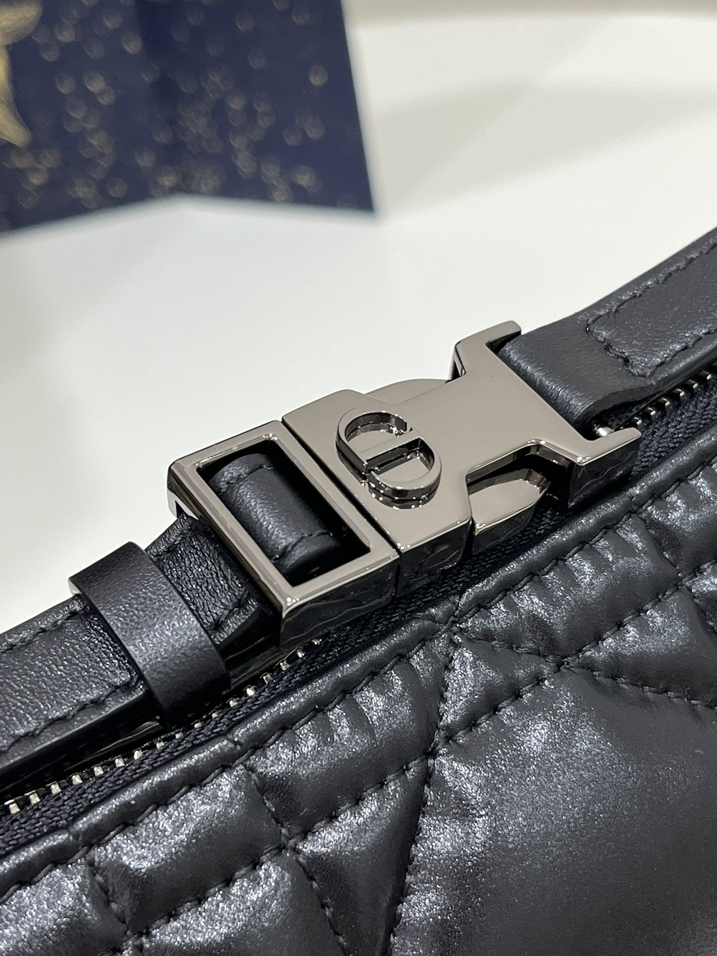 Medium Diortravel Nomad Pouch Black/White For Women 8.5in/ 22cm S5554BMIG_M9001:1High-quality replica
