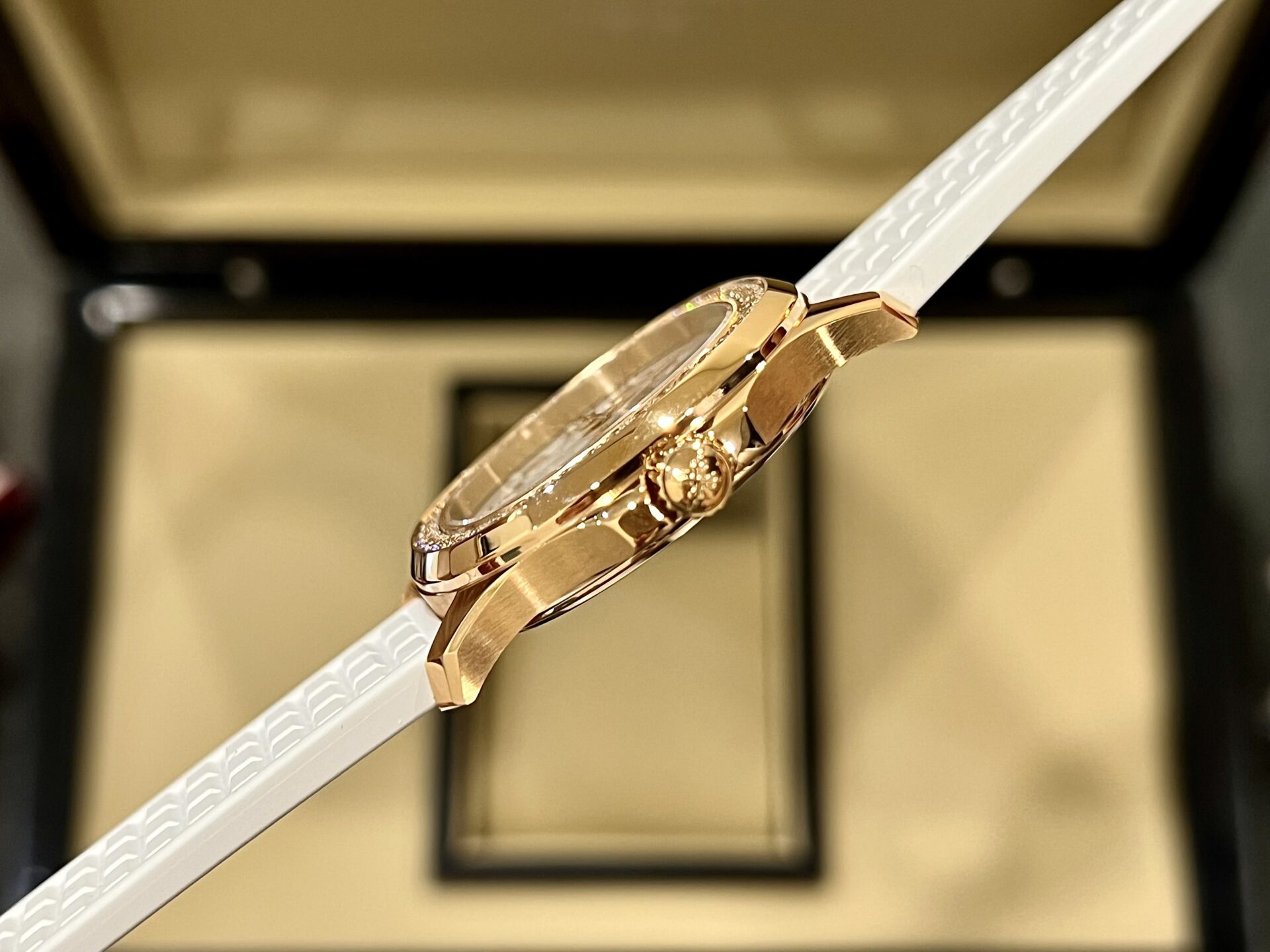 Patek Philippe Aquanaut 5067A Replica Watch White With Stone Bezel 35.6mm - Top club
