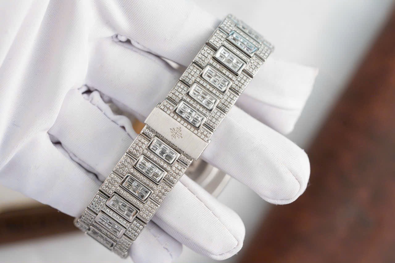 Patek Philippe Clone Watch Nautilus 5719 Full Diamonds Baguette 40mm - Top club