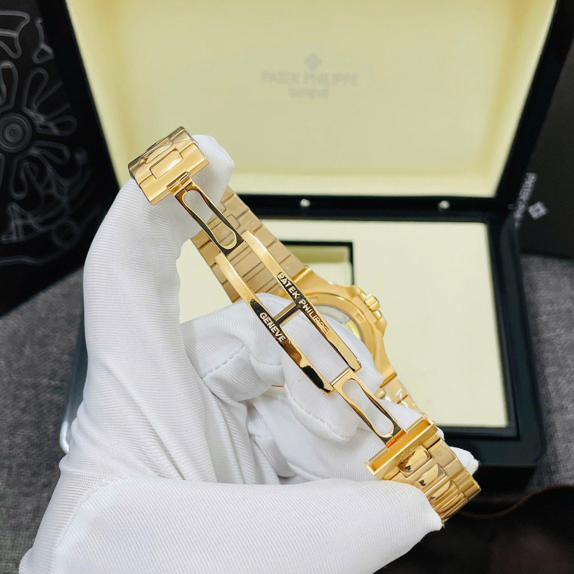 Patek Philippe Nautilus 5723 Copies Watch 18K Gold Wrapped + Synthetic Ruby 40mm - Top club
