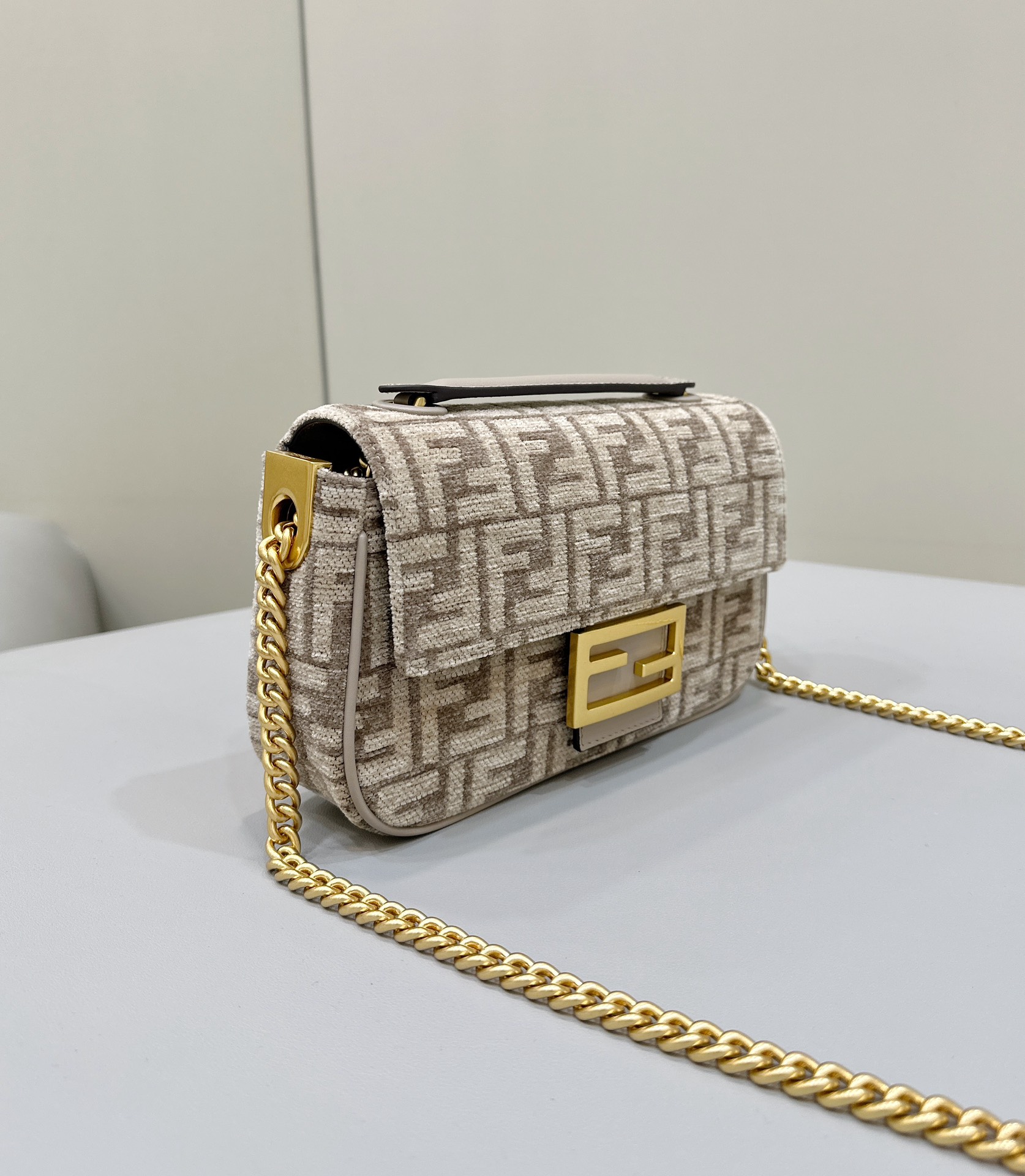 Fendi Chain Shoulder Bag - Replicaclubs