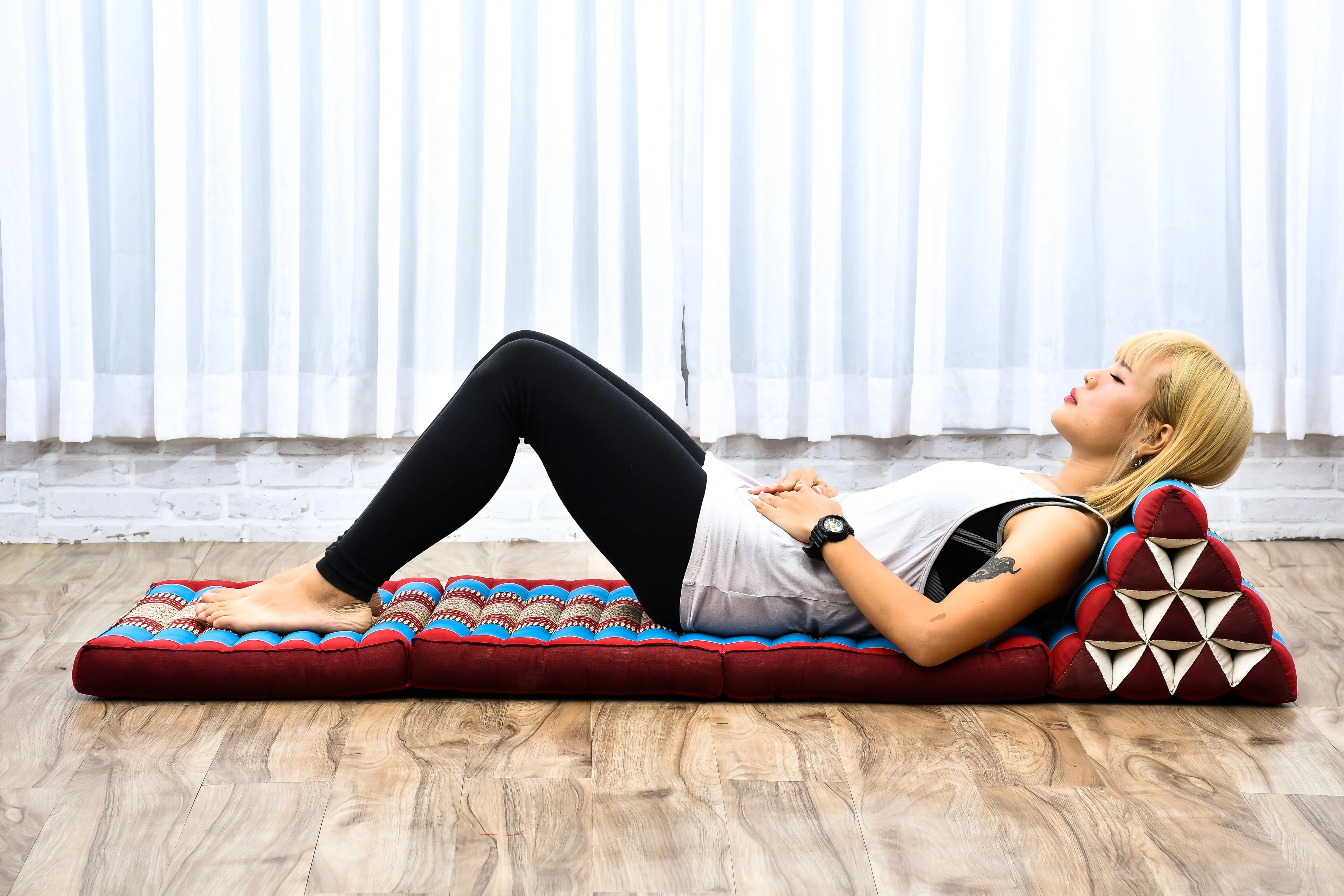 Leewadee - Comfortable Japanese Floor Mattress - Thai Floor Bed With Triangle Cushion - Futon Mattress - Thai Massage Mat, Blue Red, Kapok Filling - Image 4